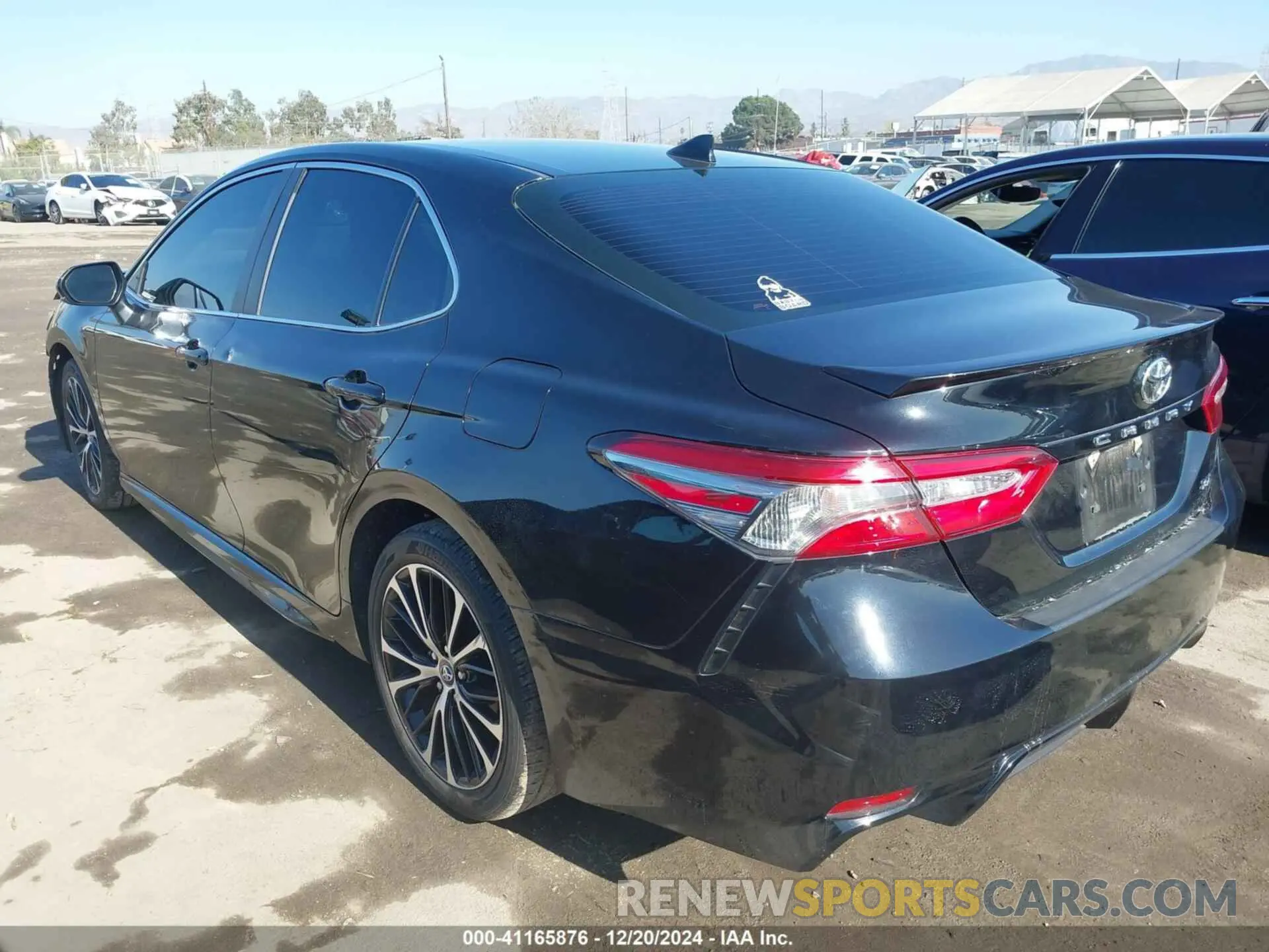 3 Photograph of a damaged car 4T1B11HK0KU830485 TOYOTA CAMRY 2019