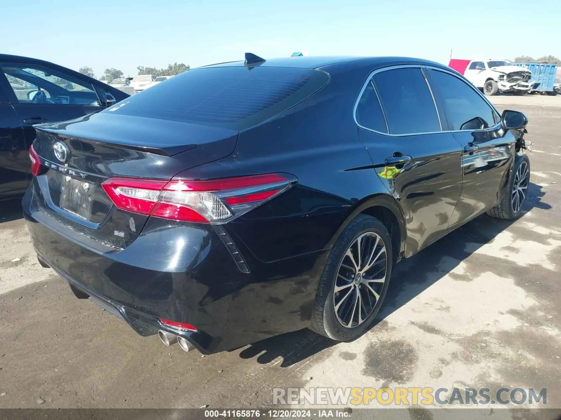 4 Photograph of a damaged car 4T1B11HK0KU830485 TOYOTA CAMRY 2019