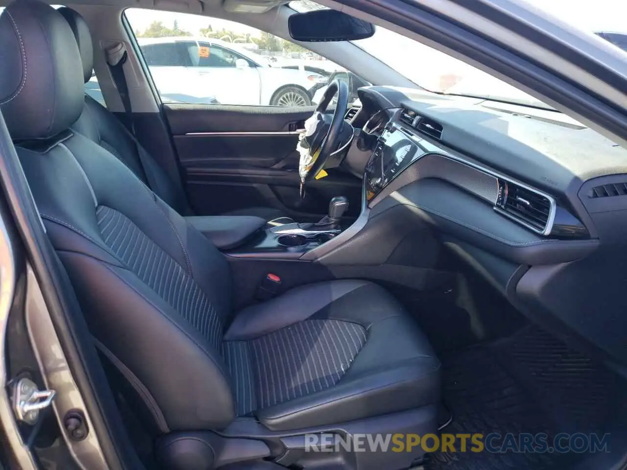 5 Photograph of a damaged car 4T1B11HK0KU834357 TOYOTA CAMRY 2019