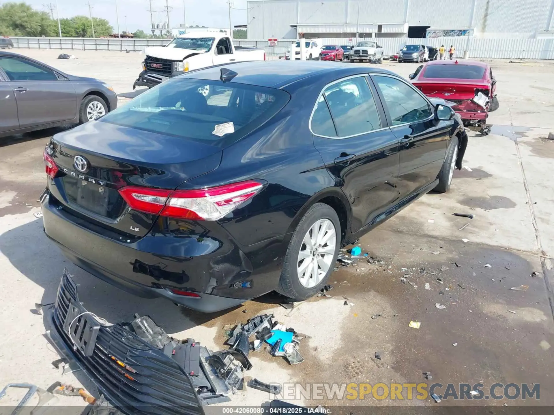 4 Photograph of a damaged car 4T1B11HK0KU849912 TOYOTA CAMRY 2019