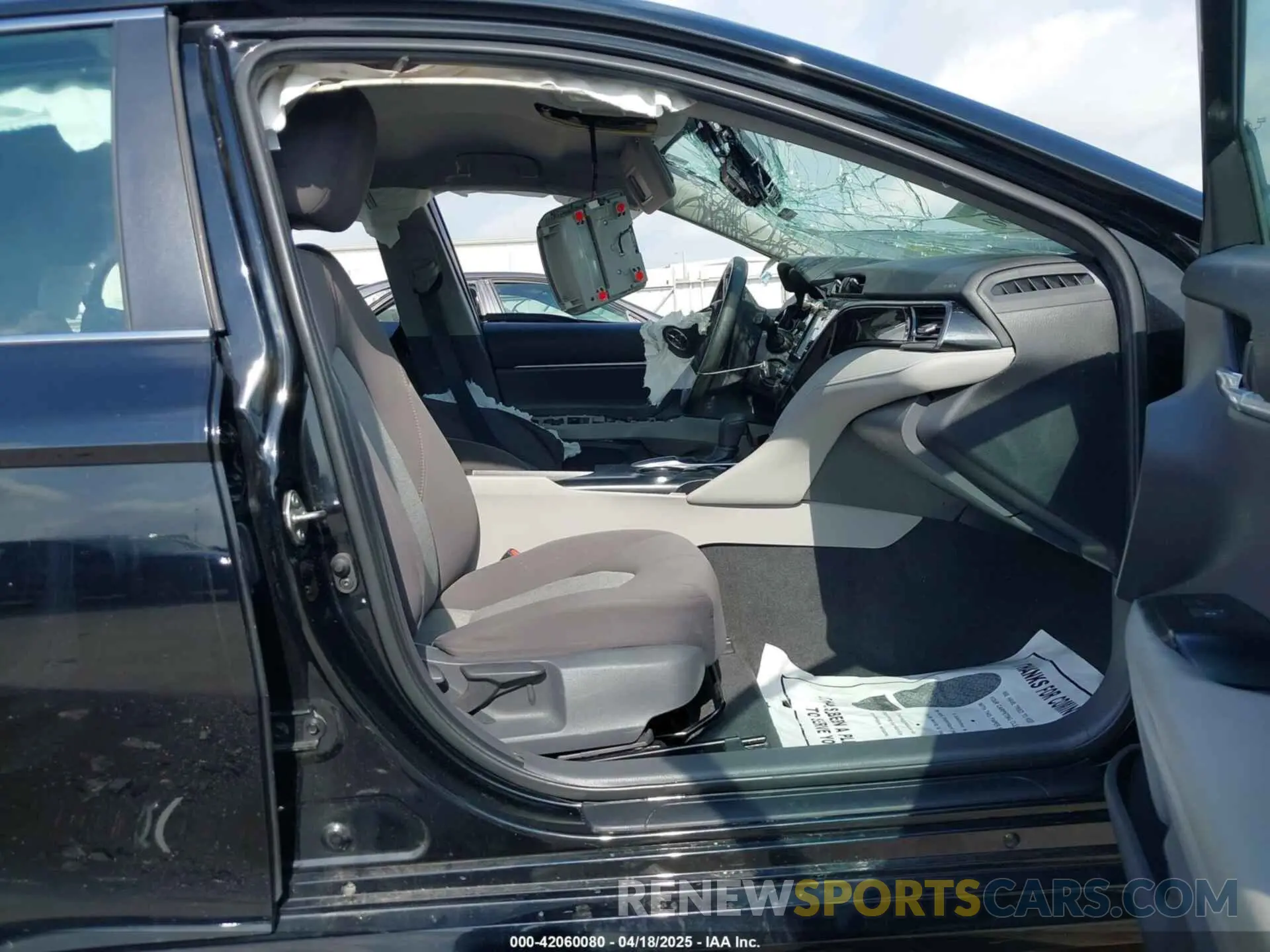 5 Photograph of a damaged car 4T1B11HK0KU849912 TOYOTA CAMRY 2019