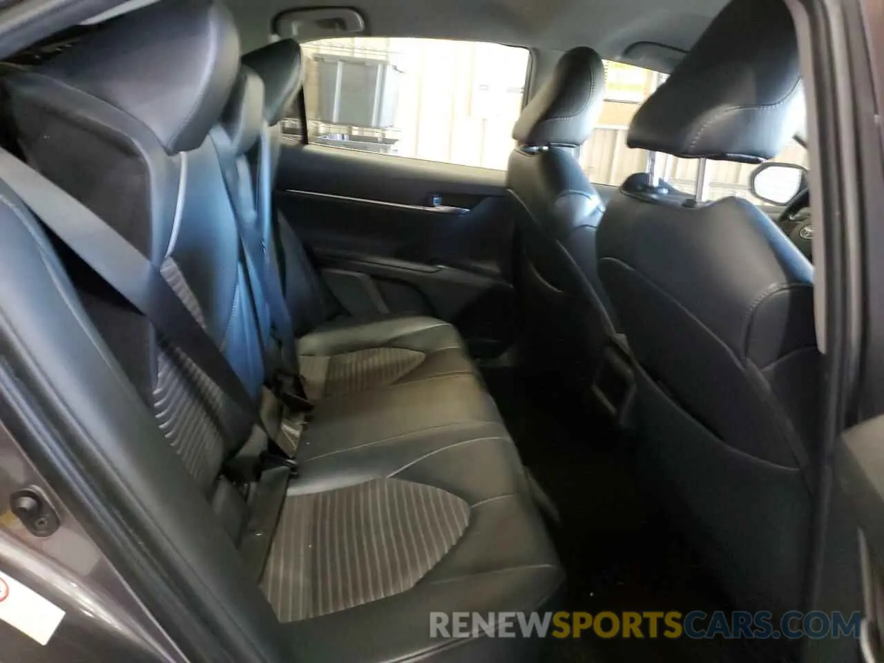 10 Фотография поврежденного автомобиля 4T1B11HK1KU166780 TOYOTA CAMRY 2019