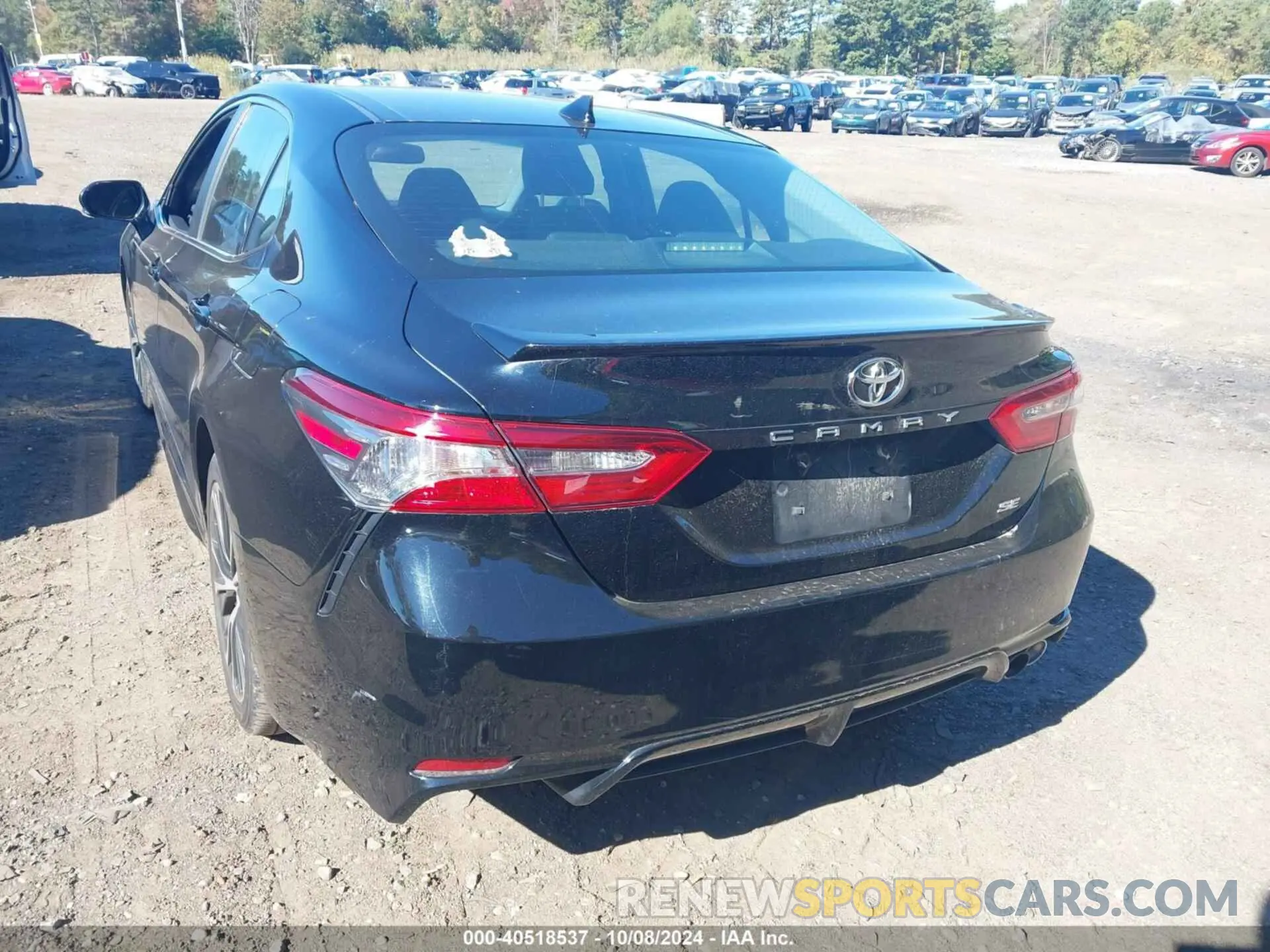 16 Photograph of a damaged car 4T1B11HK1KU176404 TOYOTA CAMRY 2019