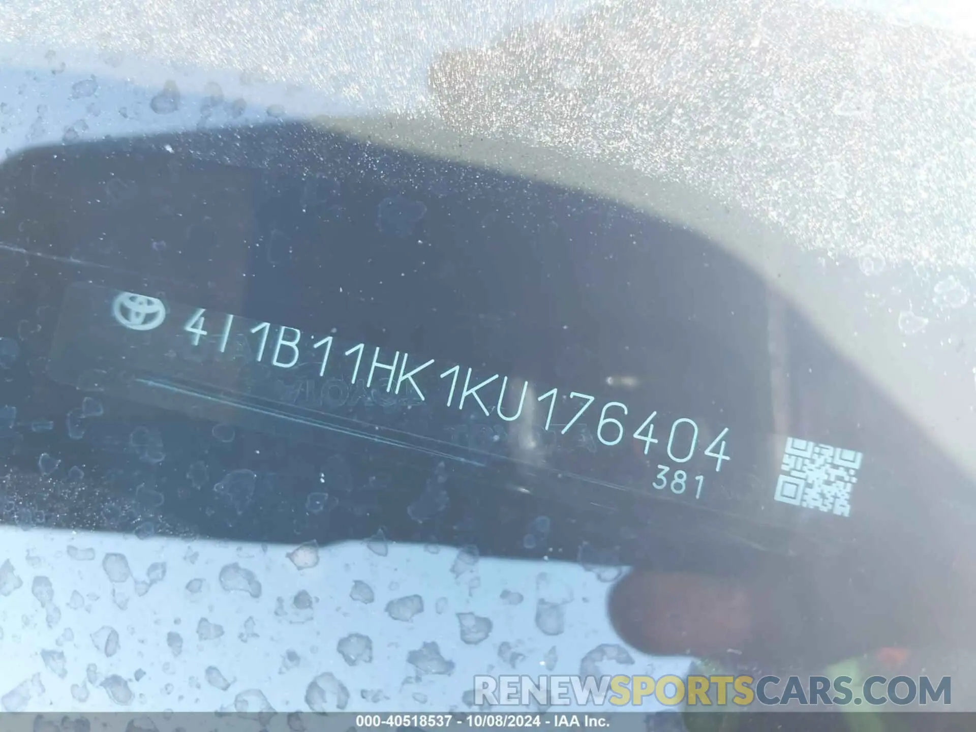 17 Photograph of a damaged car 4T1B11HK1KU176404 TOYOTA CAMRY 2019