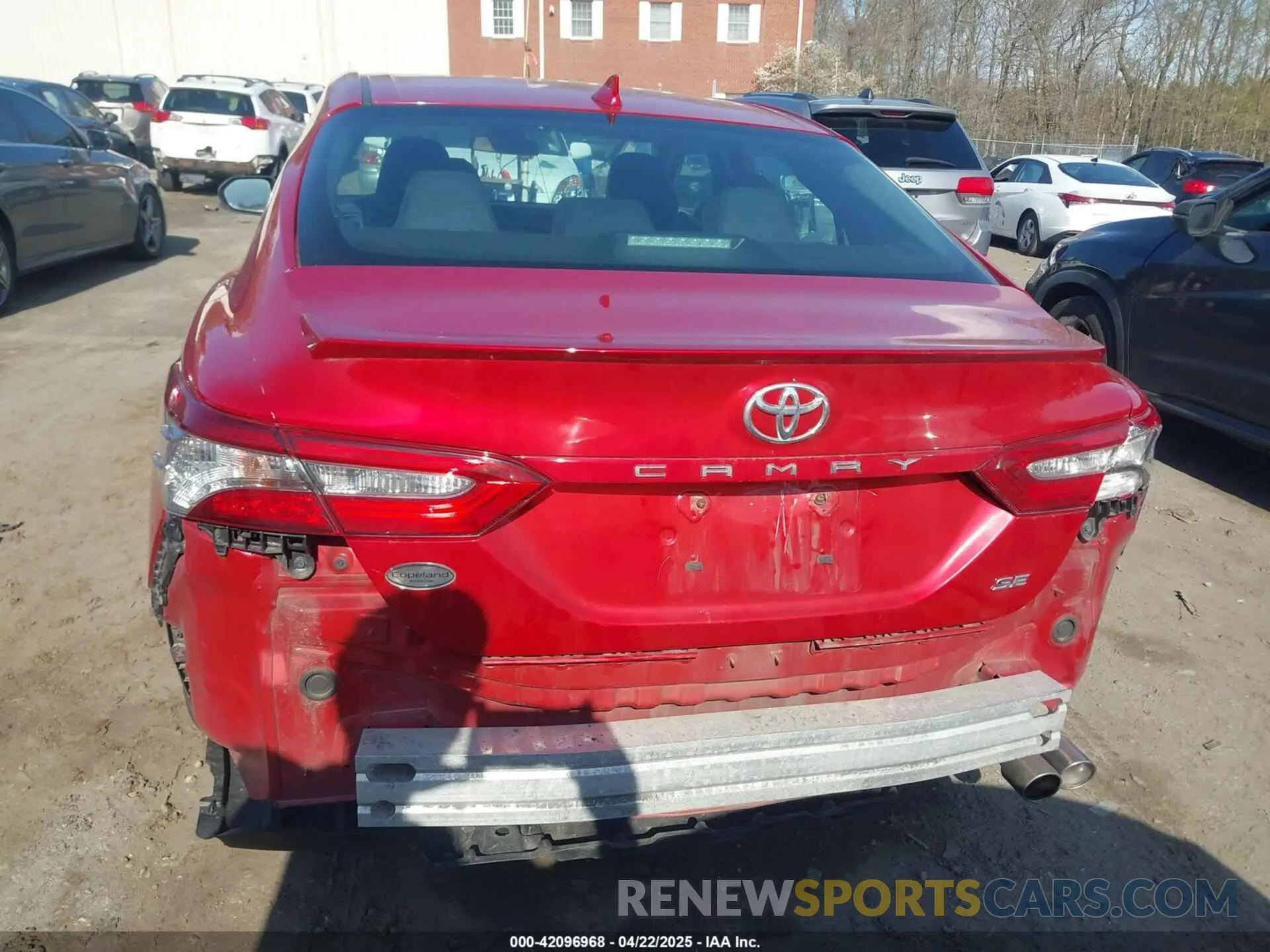 16 Photograph of a damaged car 4T1B11HK1KU192117 TOYOTA CAMRY 2019