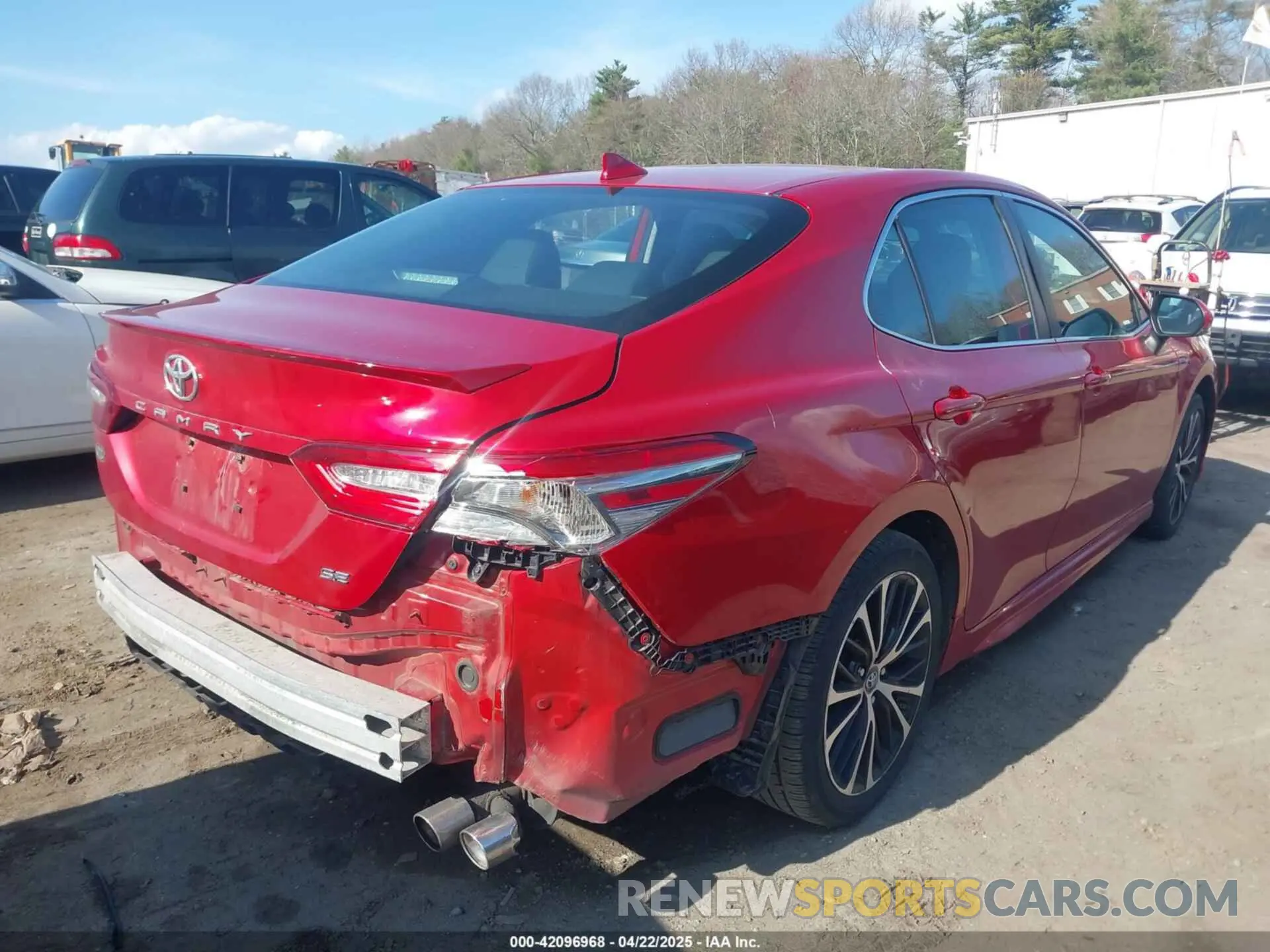4 Photograph of a damaged car 4T1B11HK1KU192117 TOYOTA CAMRY 2019