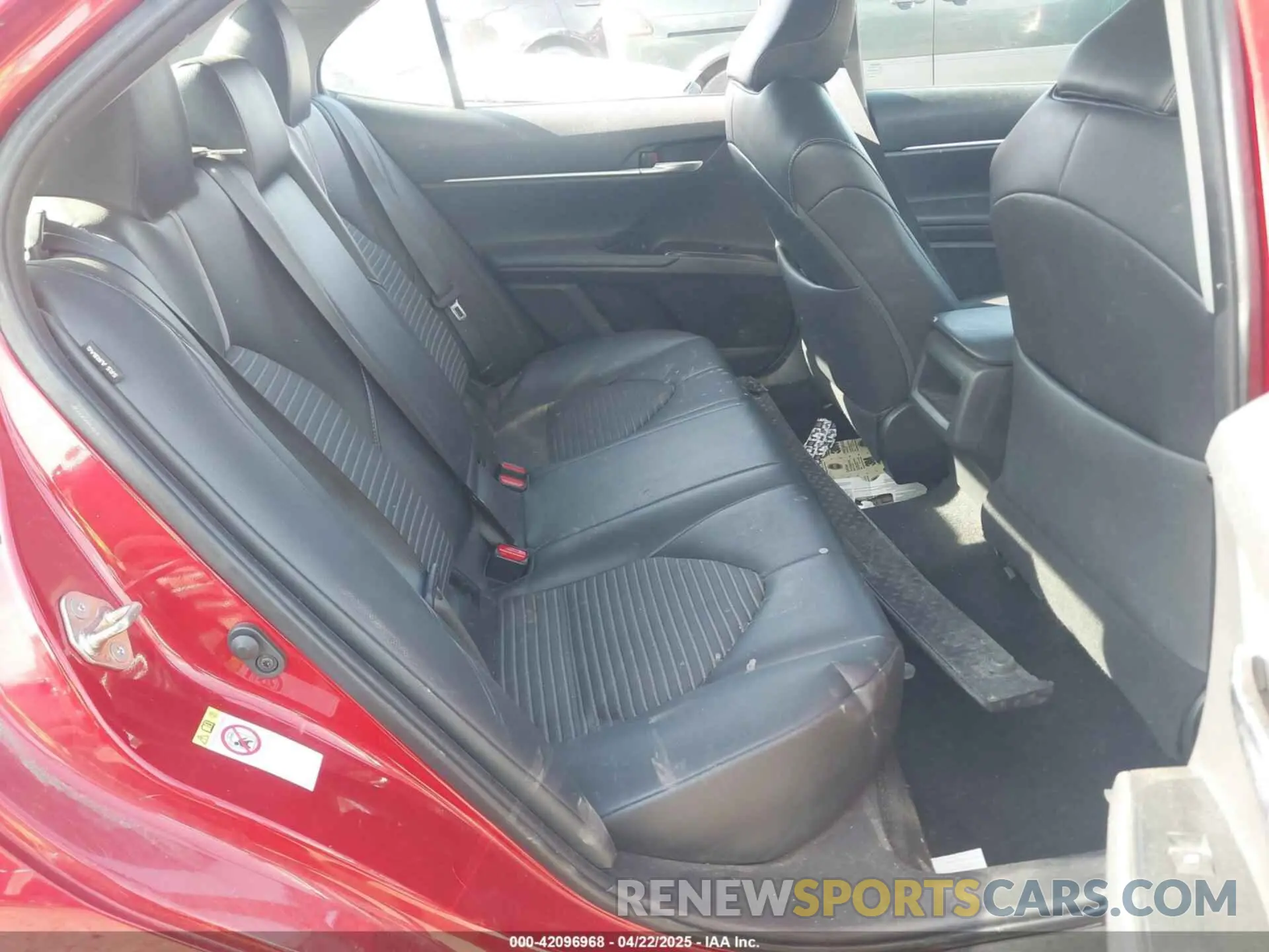 8 Photograph of a damaged car 4T1B11HK1KU192117 TOYOTA CAMRY 2019