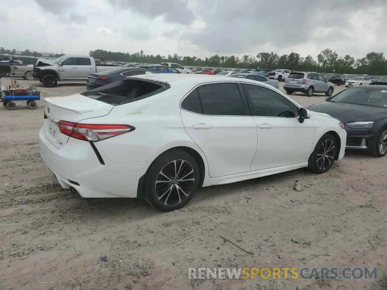 3 Фотография поврежденного автомобиля 4T1B11HK1KU198970 TOYOTA CAMRY 2019