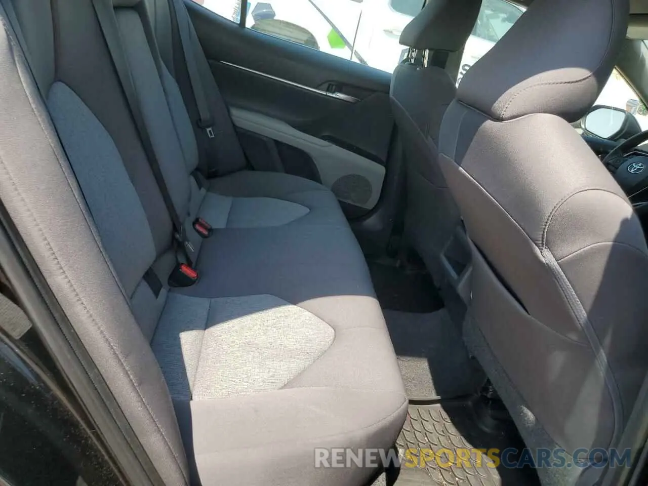 10 Photograph of a damaged car 4T1B11HK1KU203553 TOYOTA CAMRY 2019