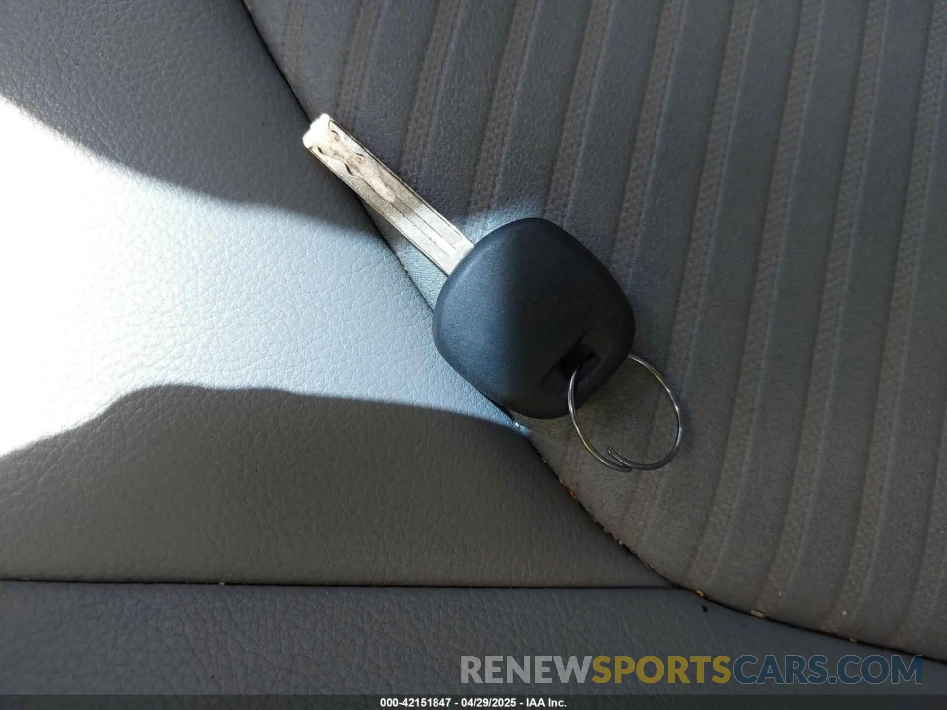 11 Photograph of a damaged car 4T1B11HK1KU204024 TOYOTA CAMRY 2019