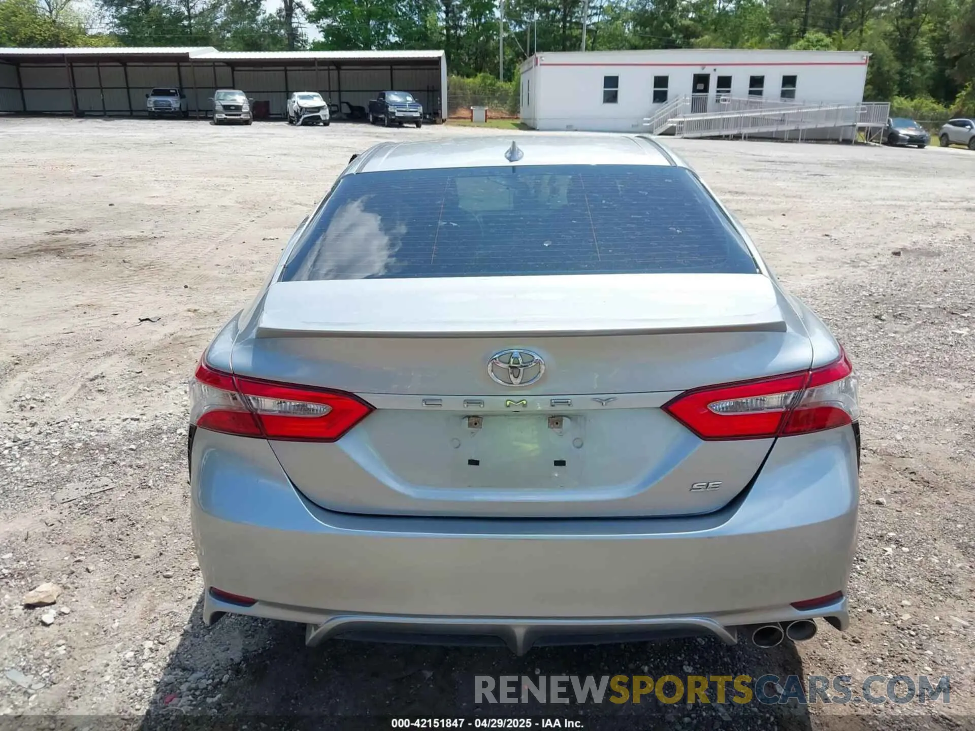 16 Photograph of a damaged car 4T1B11HK1KU204024 TOYOTA CAMRY 2019