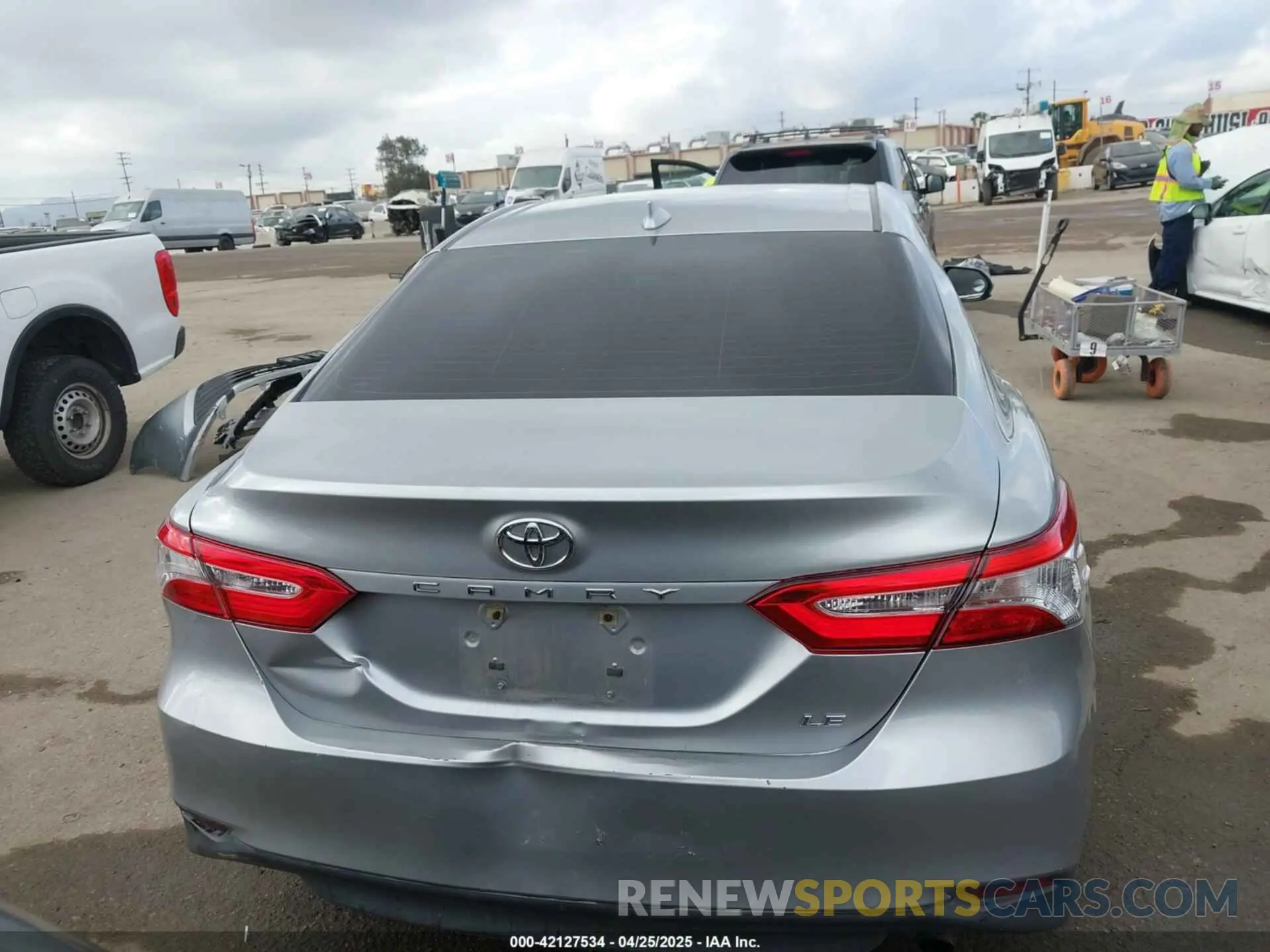17 Фотография поврежденного автомобиля 4T1B11HK1KU205545 TOYOTA CAMRY 2019