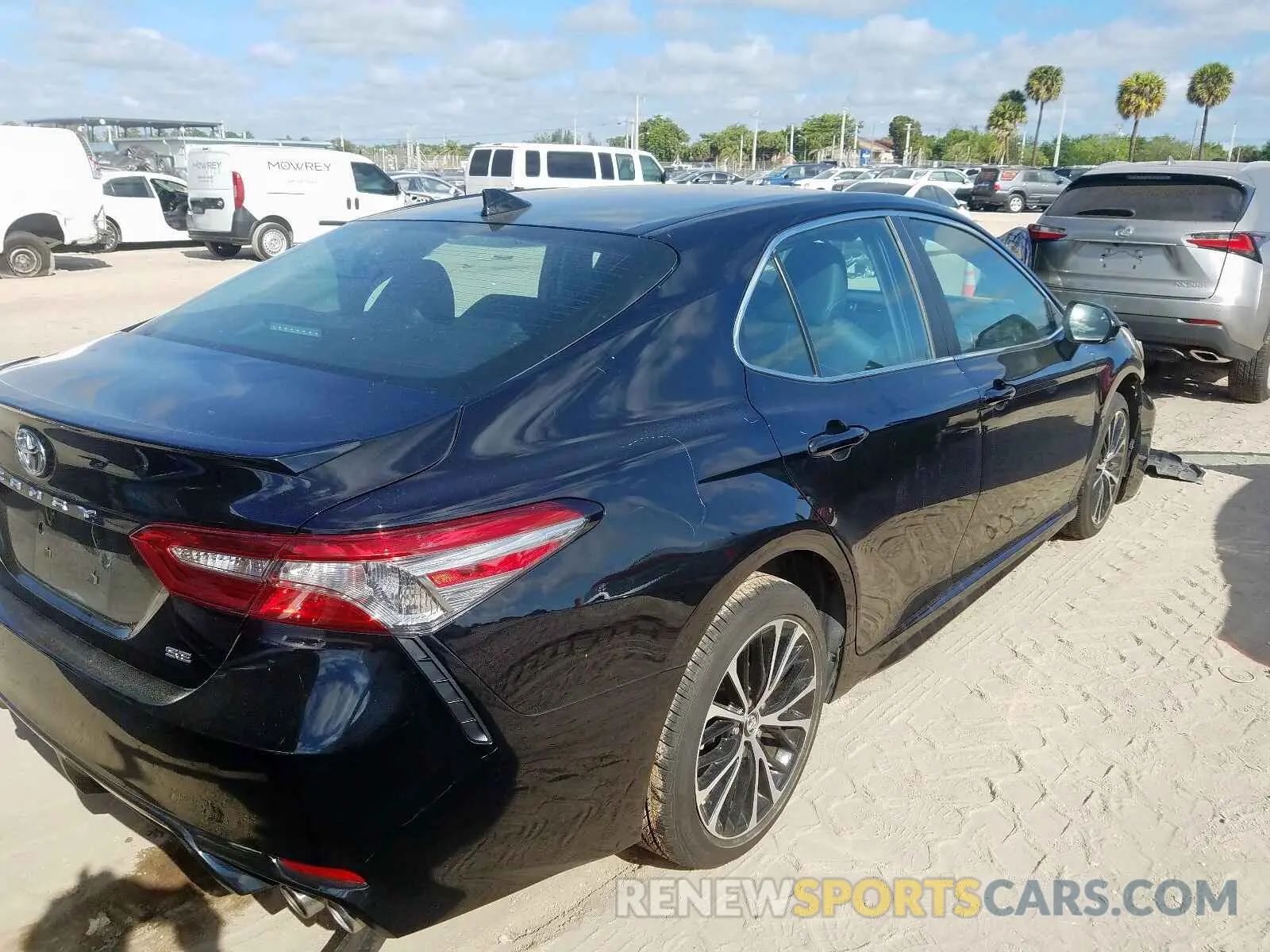 4 Photograph of a damaged car 4T1B11HK1KU207022 TOYOTA CAMRY 2019