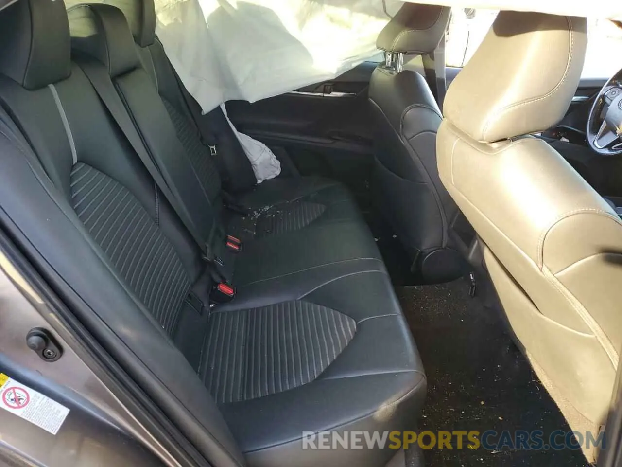 10 Photograph of a damaged car 4T1B11HK1KU207733 TOYOTA CAMRY 2019