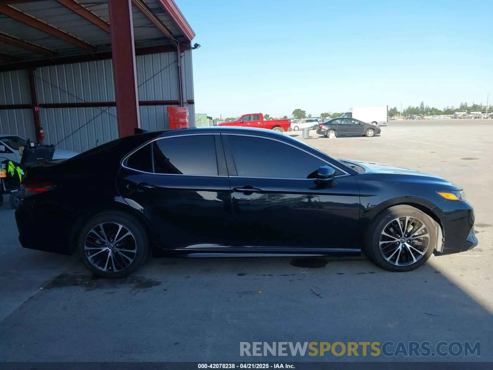 13 Photograph of a damaged car 4T1B11HK1KU218165 TOYOTA CAMRY 2019