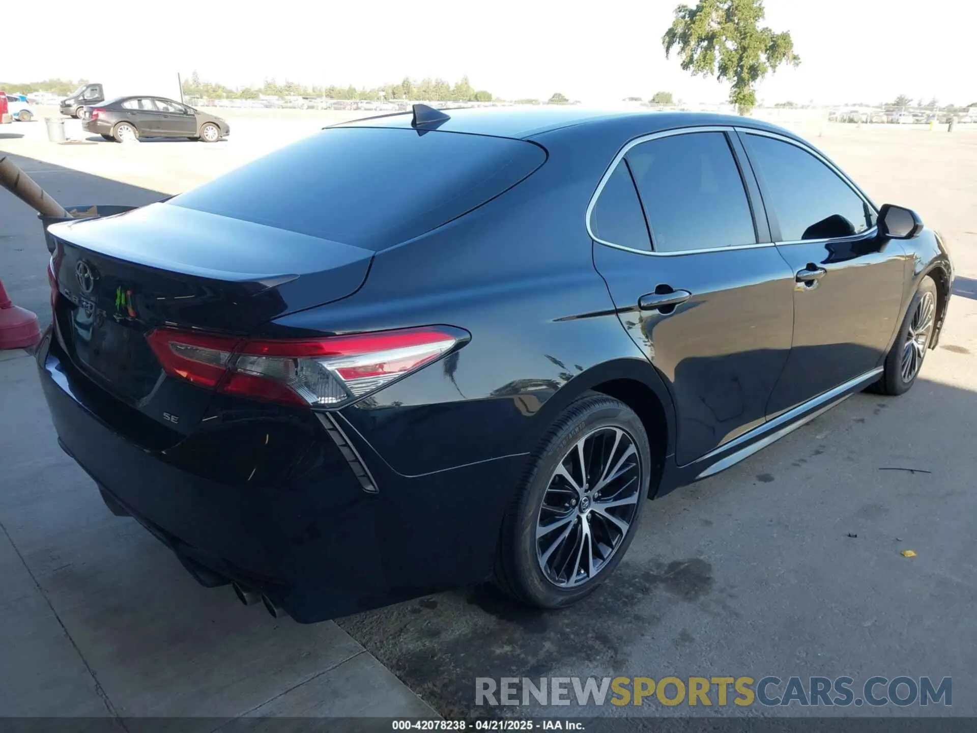 4 Photograph of a damaged car 4T1B11HK1KU218165 TOYOTA CAMRY 2019
