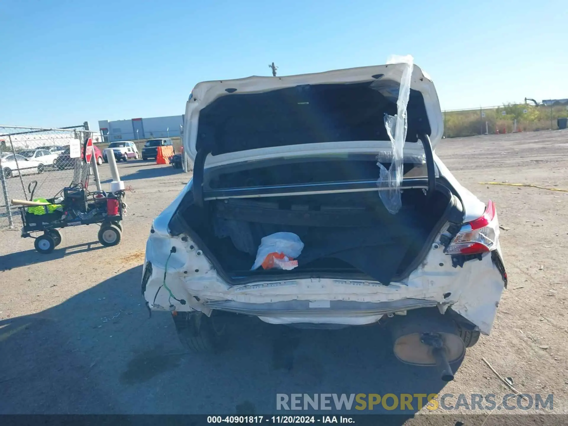 17 Photograph of a damaged car 4T1B11HK1KU225021 TOYOTA CAMRY 2019