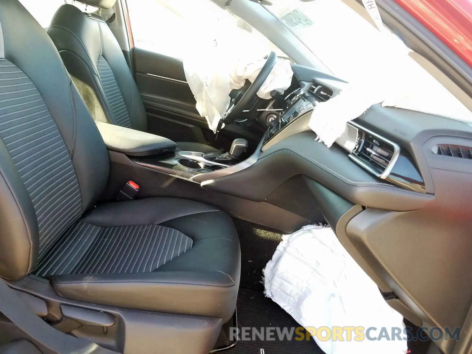 5 Photograph of a damaged car 4T1B11HK1KU228176 TOYOTA CAMRY 2019
