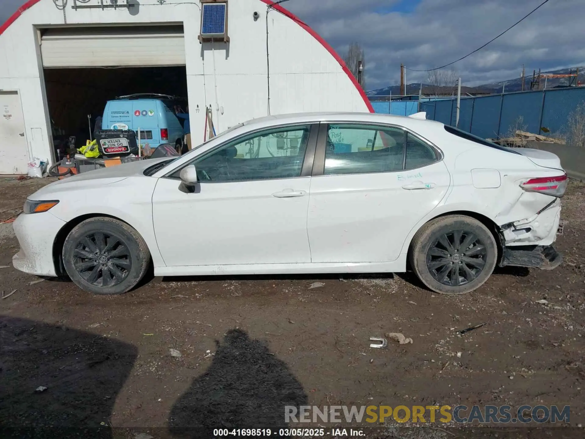 14 Photograph of a damaged car 4T1B11HK1KU229179 TOYOTA CAMRY 2019