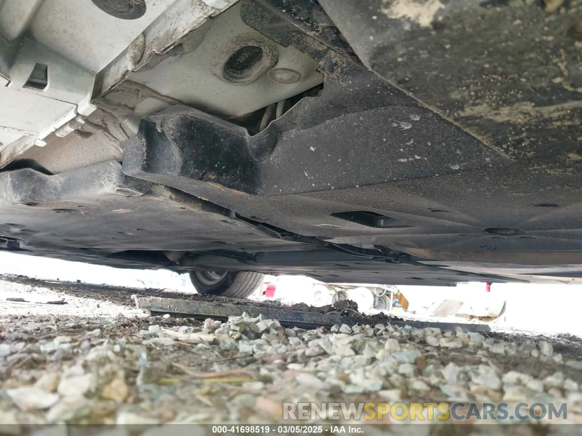 18 Photograph of a damaged car 4T1B11HK1KU229179 TOYOTA CAMRY 2019