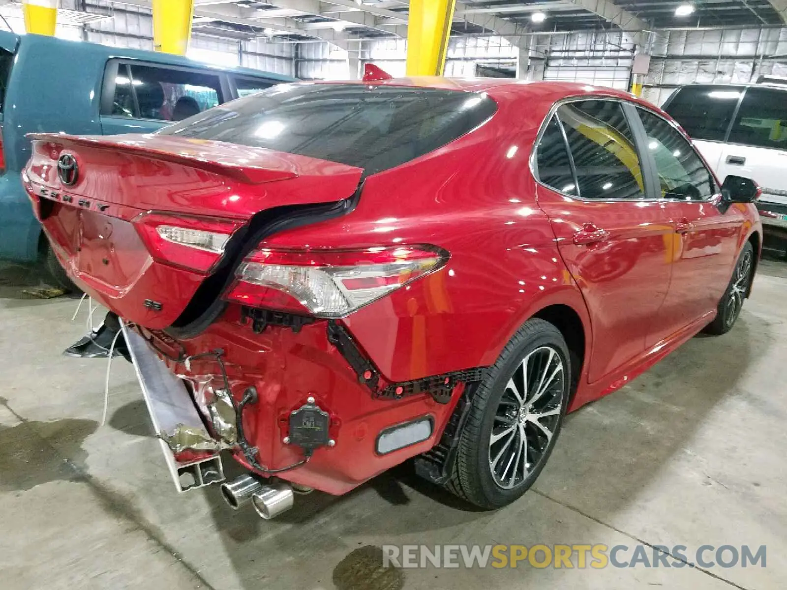 4 Photograph of a damaged car 4T1B11HK1KU234544 TOYOTA CAMRY 2019