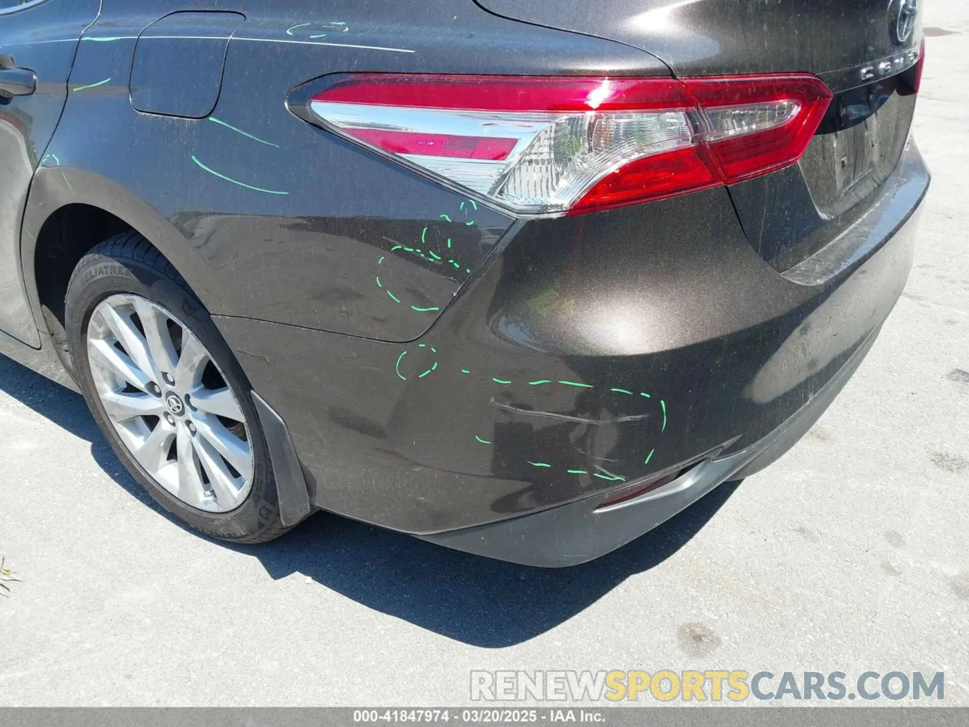 20 Photograph of a damaged car 4T1B11HK1KU240845 TOYOTA CAMRY 2019
