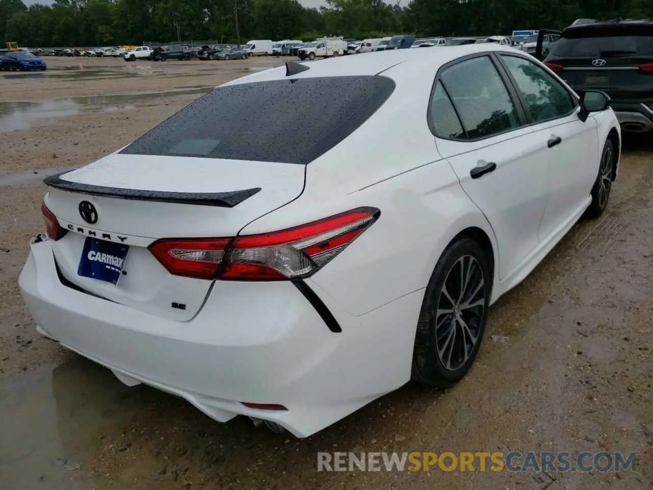 4 Photograph of a damaged car 4T1B11HK1KU254194 TOYOTA CAMRY 2019