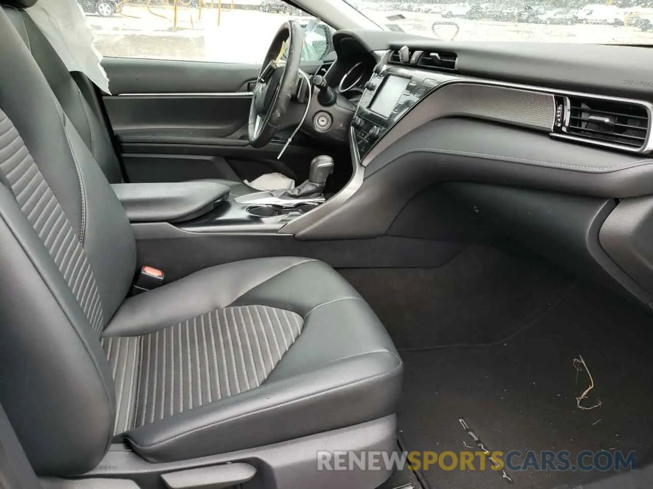 5 Photograph of a damaged car 4T1B11HK1KU254194 TOYOTA CAMRY 2019