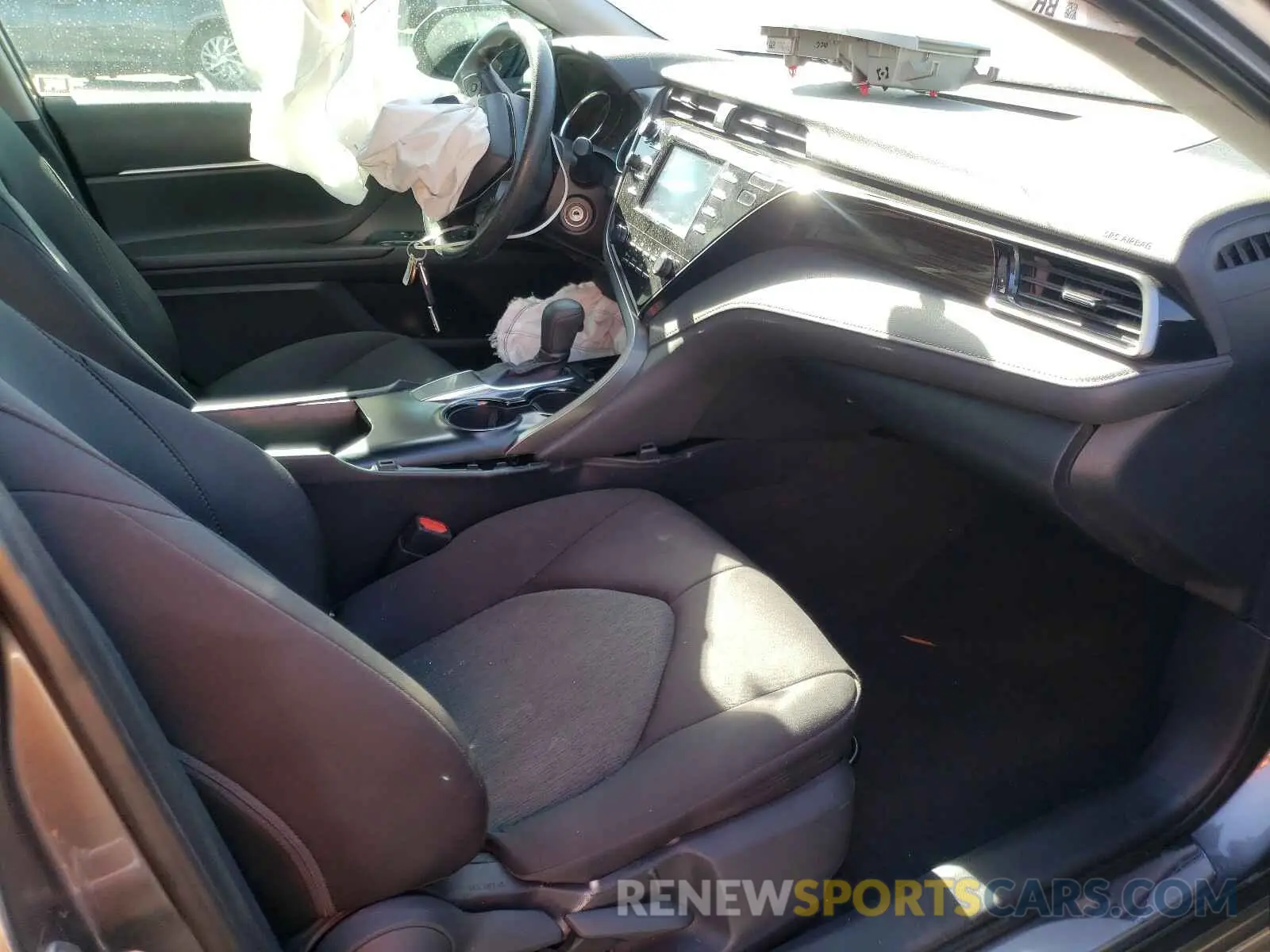 5 Photograph of a damaged car 4T1B11HK1KU260819 TOYOTA CAMRY 2019