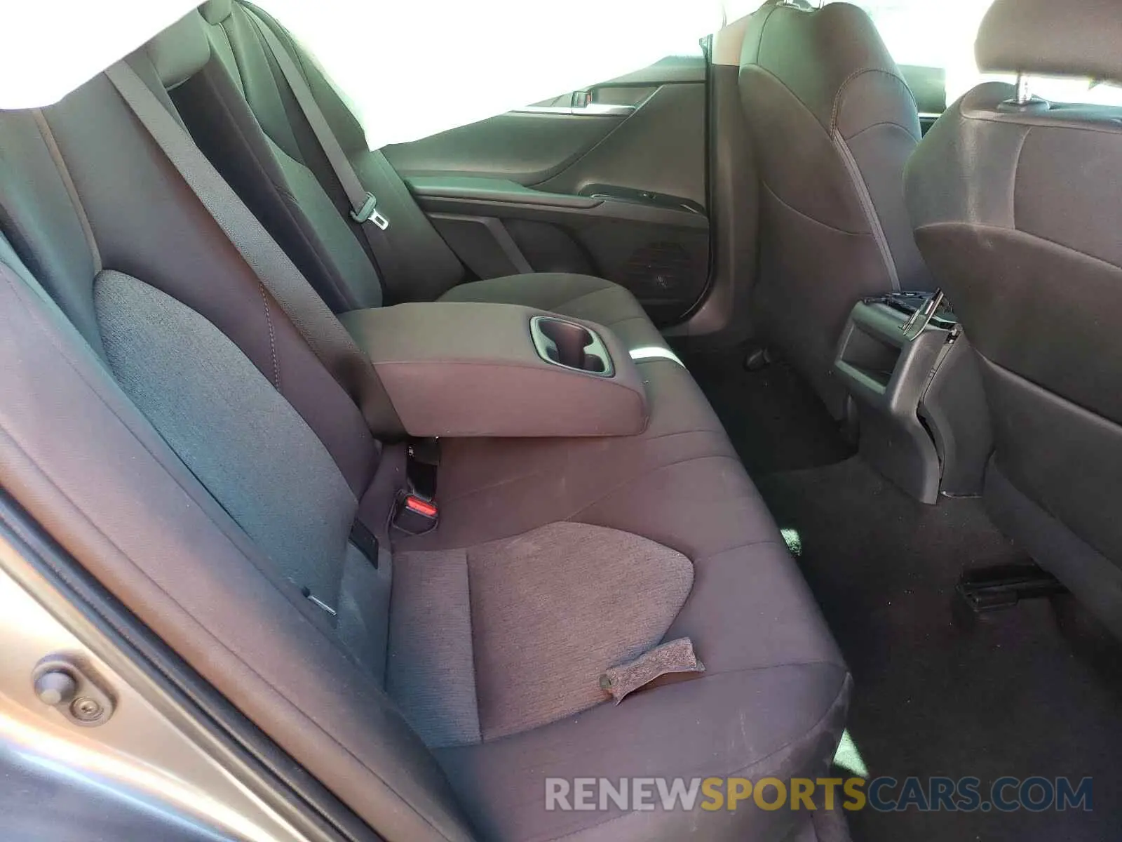 6 Photograph of a damaged car 4T1B11HK1KU260819 TOYOTA CAMRY 2019
