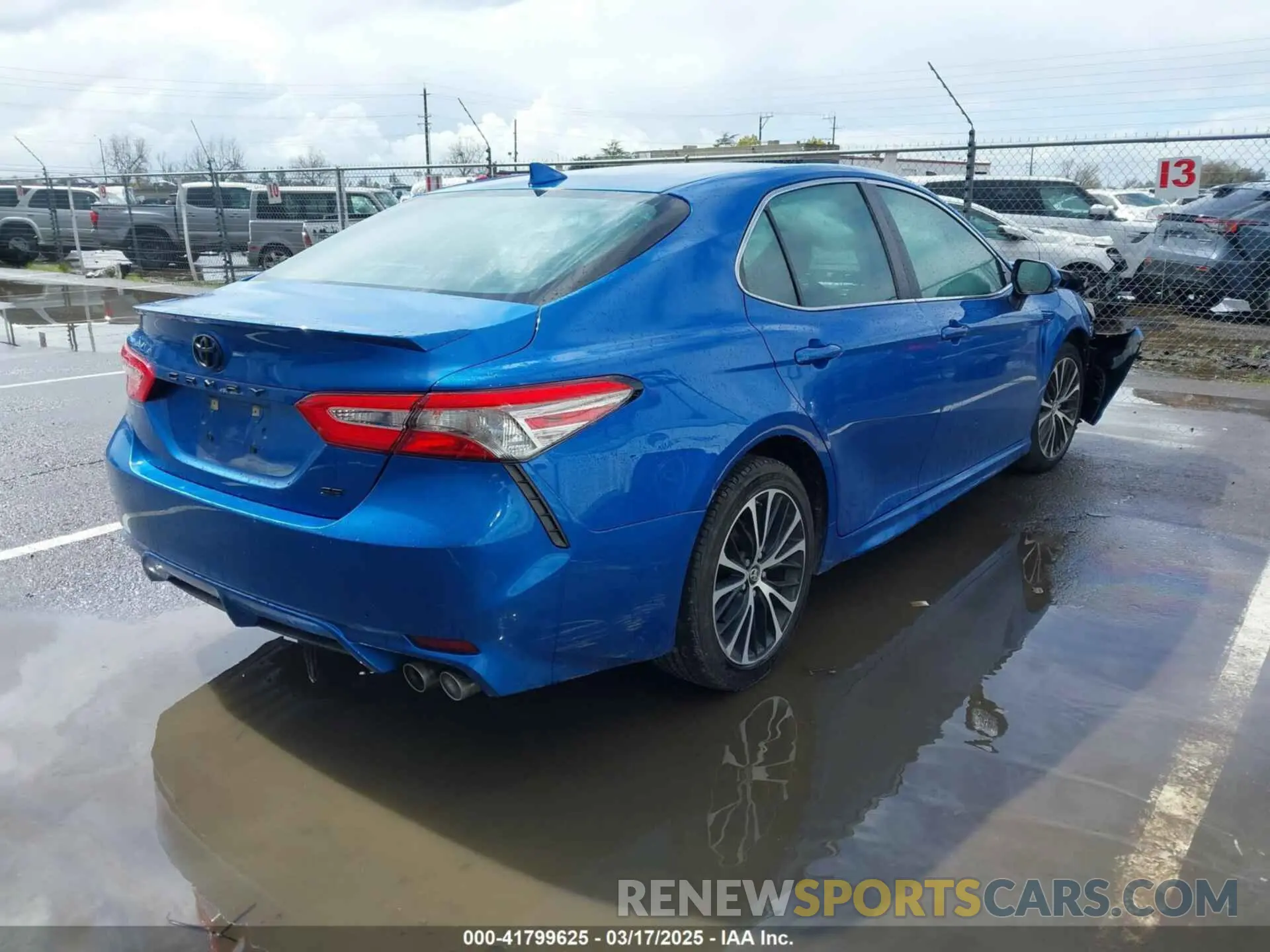 4 Фотография поврежденного автомобиля 4T1B11HK1KU282870 TOYOTA CAMRY 2019