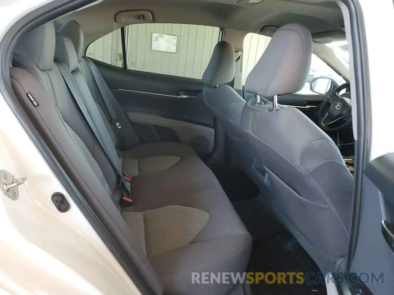 10 Photograph of a damaged car 4T1B11HK1KU289284 TOYOTA CAMRY 2019