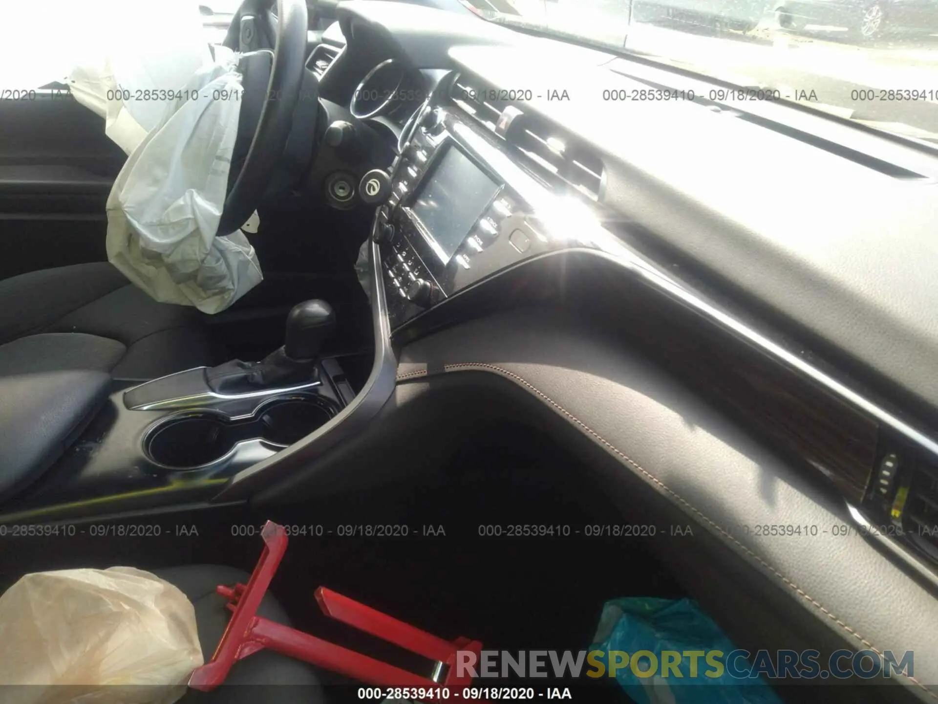 5 Photograph of a damaged car 4T1B11HK1KU681438 TOYOTA CAMRY 2019