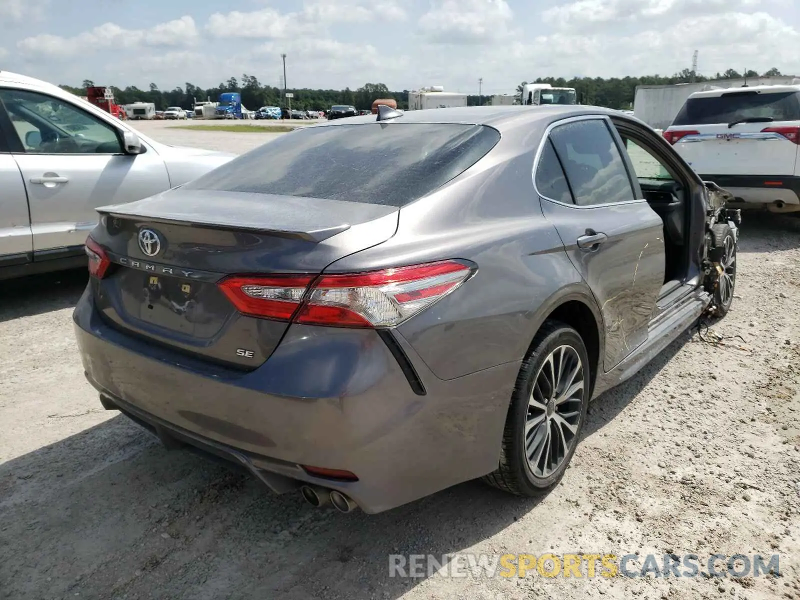 4 Photograph of a damaged car 4T1B11HK1KU683545 TOYOTA CAMRY 2019
