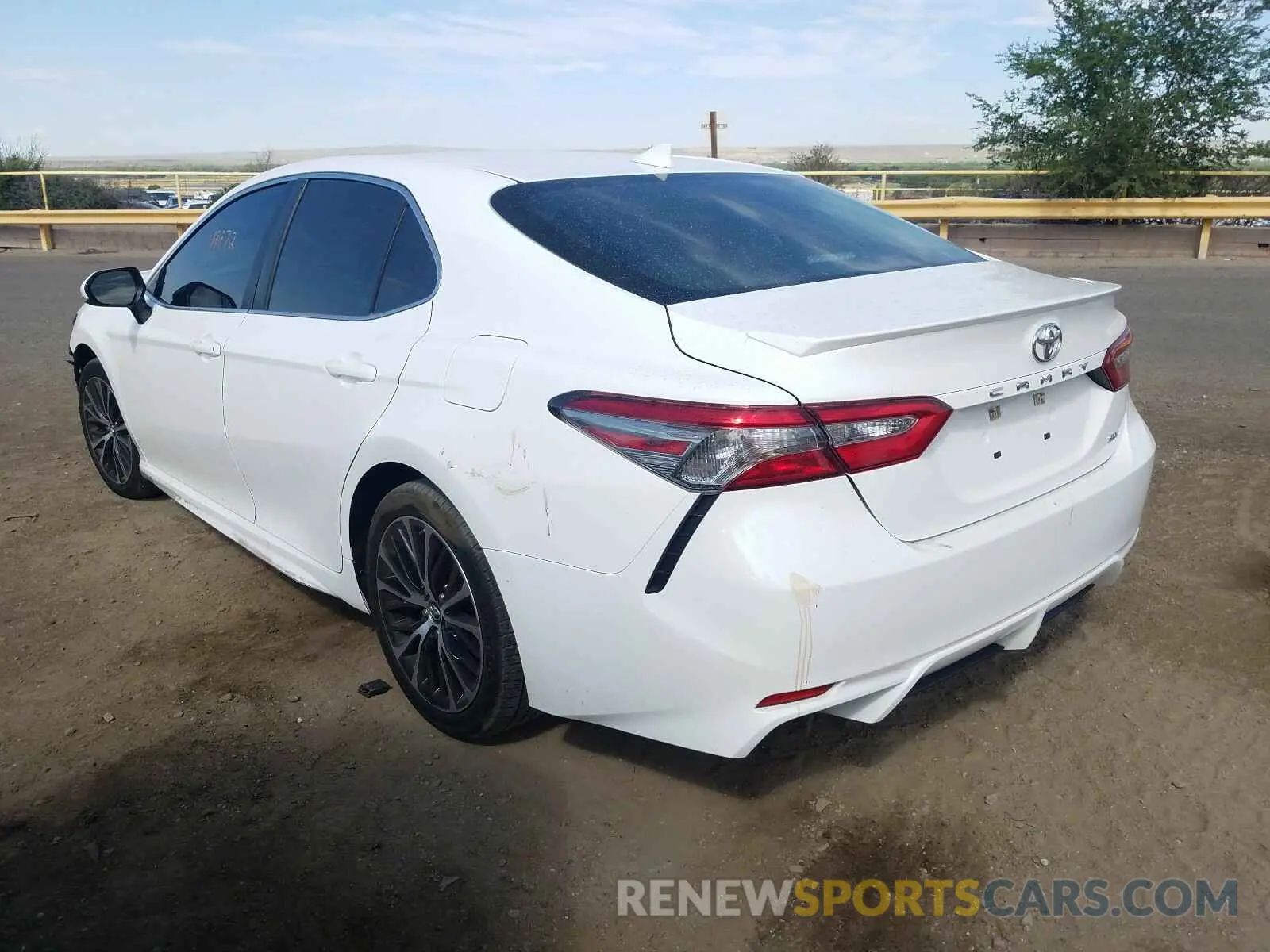 3 Photograph of a damaged car 4T1B11HK1KU685716 TOYOTA CAMRY 2019