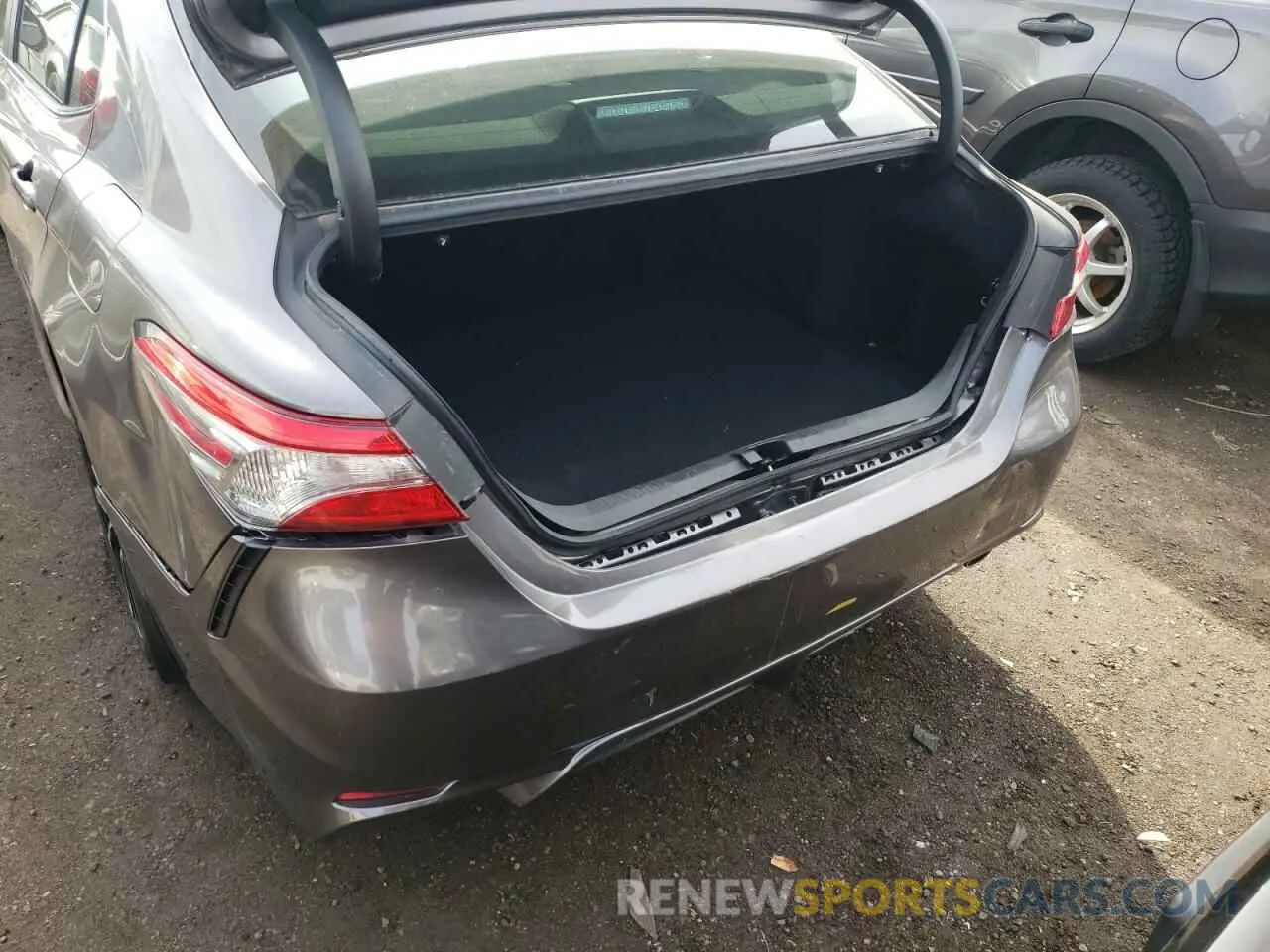 9 Photograph of a damaged car 4T1B11HK1KU691032 TOYOTA CAMRY 2019