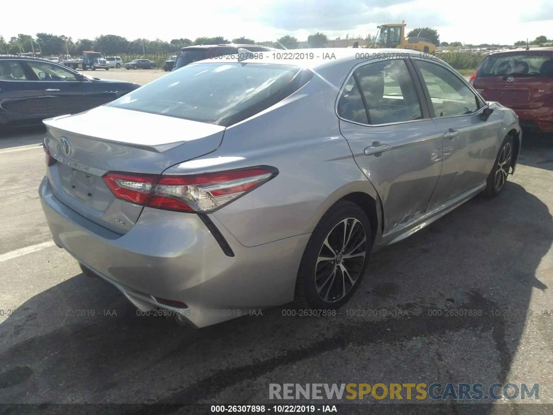 4 Photograph of a damaged car 4T1B11HK1KU696568 TOYOTA CAMRY 2019
