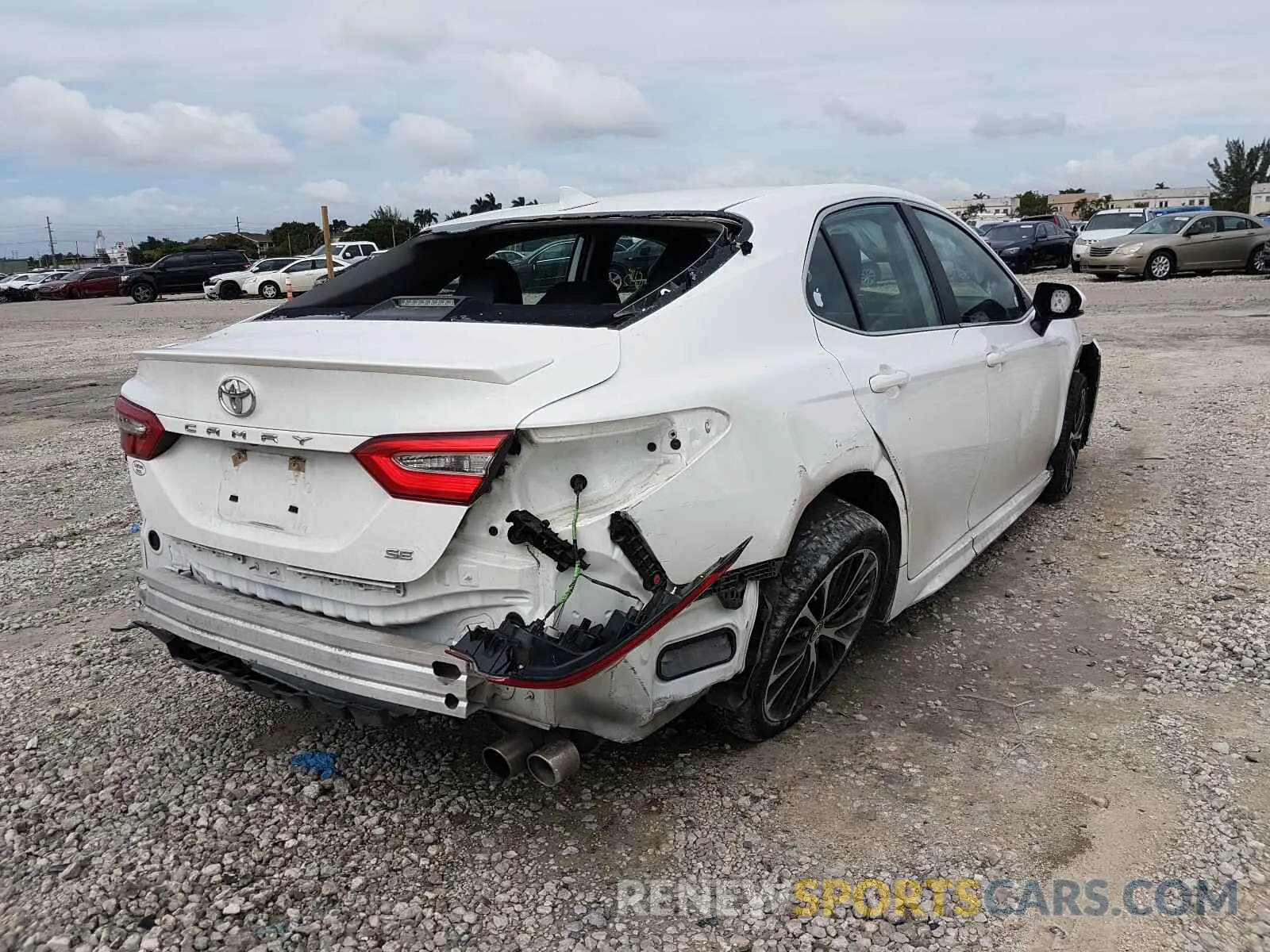 4 Photograph of a damaged car 4T1B11HK1KU699289 TOYOTA CAMRY 2019