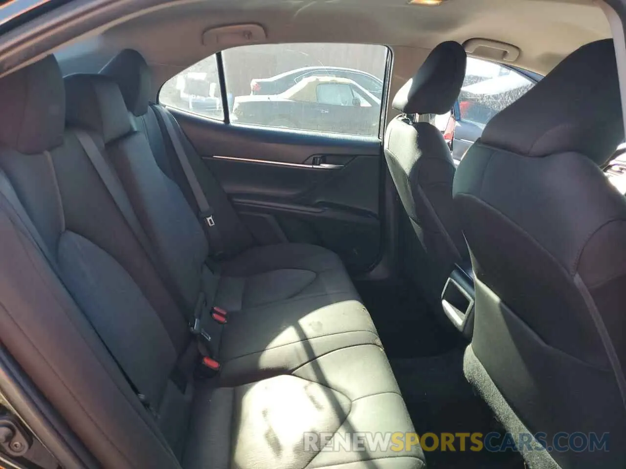 10 Фотография поврежденного автомобиля 4T1B11HK1KU701526 TOYOTA CAMRY 2019