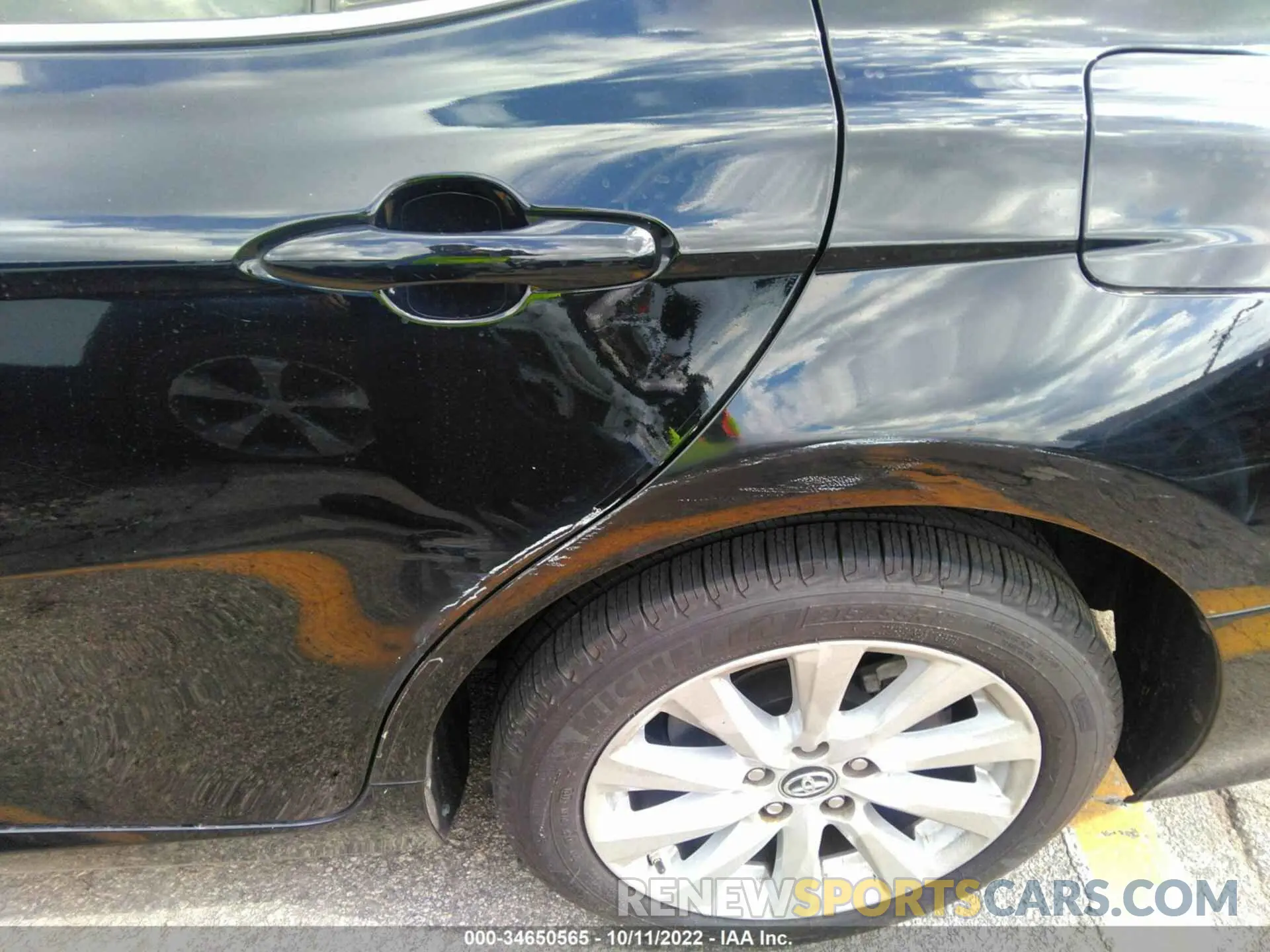 6 Photograph of a damaged car 4T1B11HK1KU701574 TOYOTA CAMRY 2019