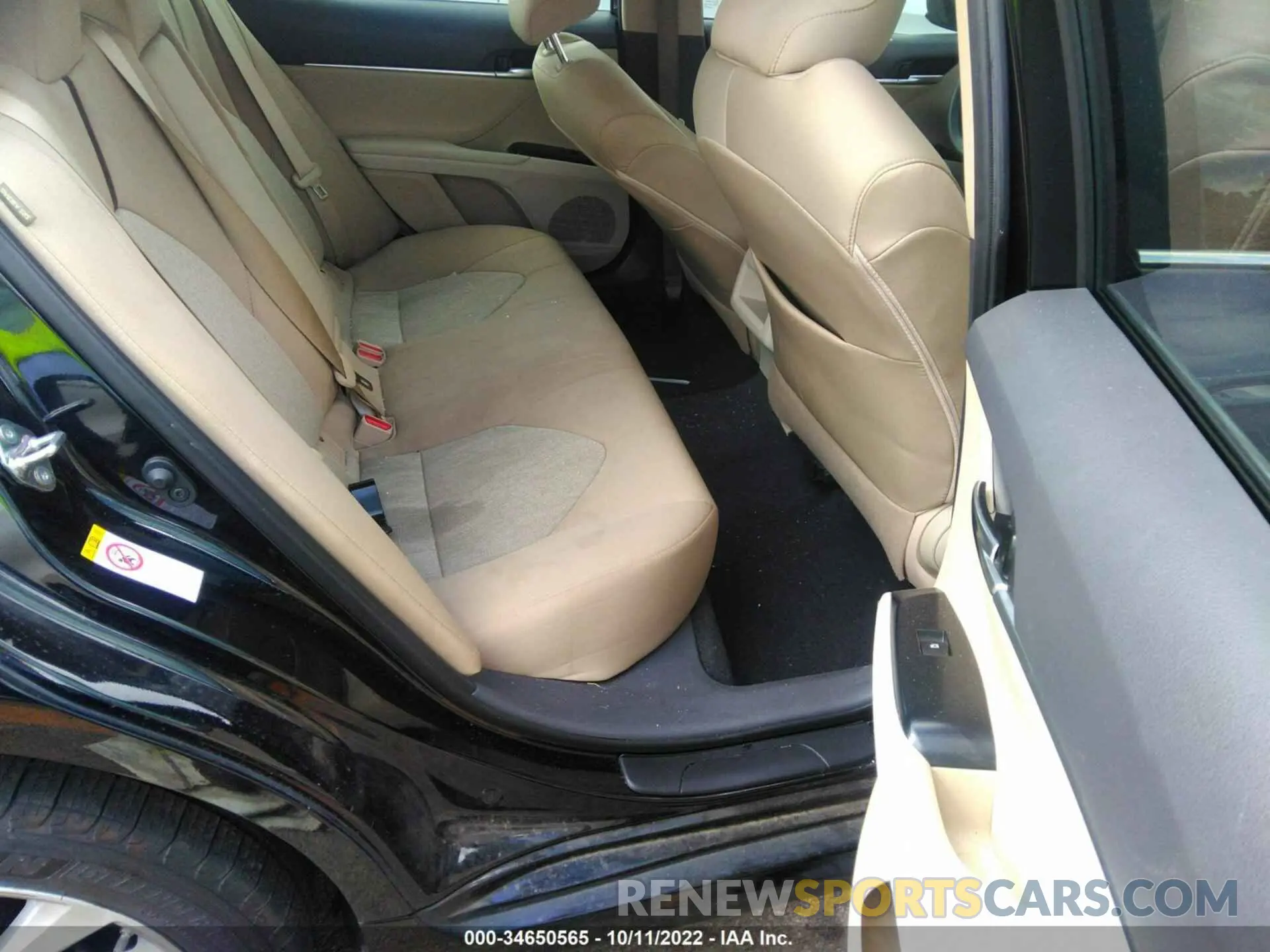 8 Photograph of a damaged car 4T1B11HK1KU701574 TOYOTA CAMRY 2019