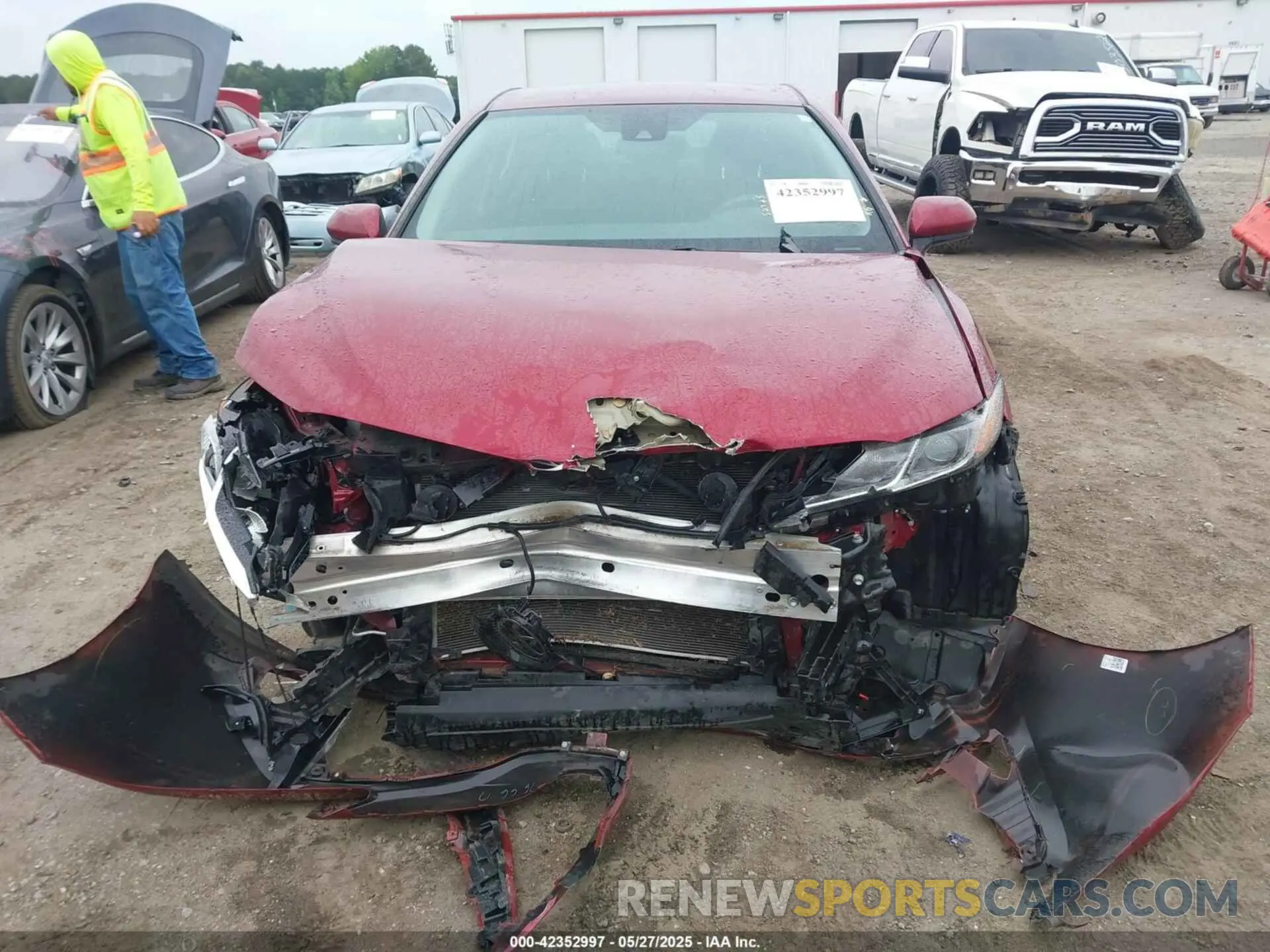 12 Photograph of a damaged car 4T1B11HK1KU701817 TOYOTA CAMRY 2019