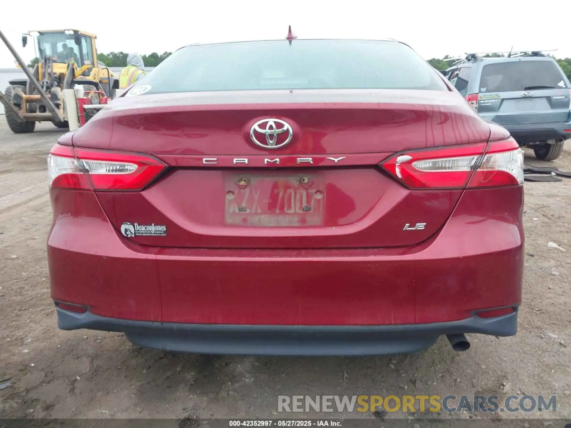 16 Photograph of a damaged car 4T1B11HK1KU701817 TOYOTA CAMRY 2019