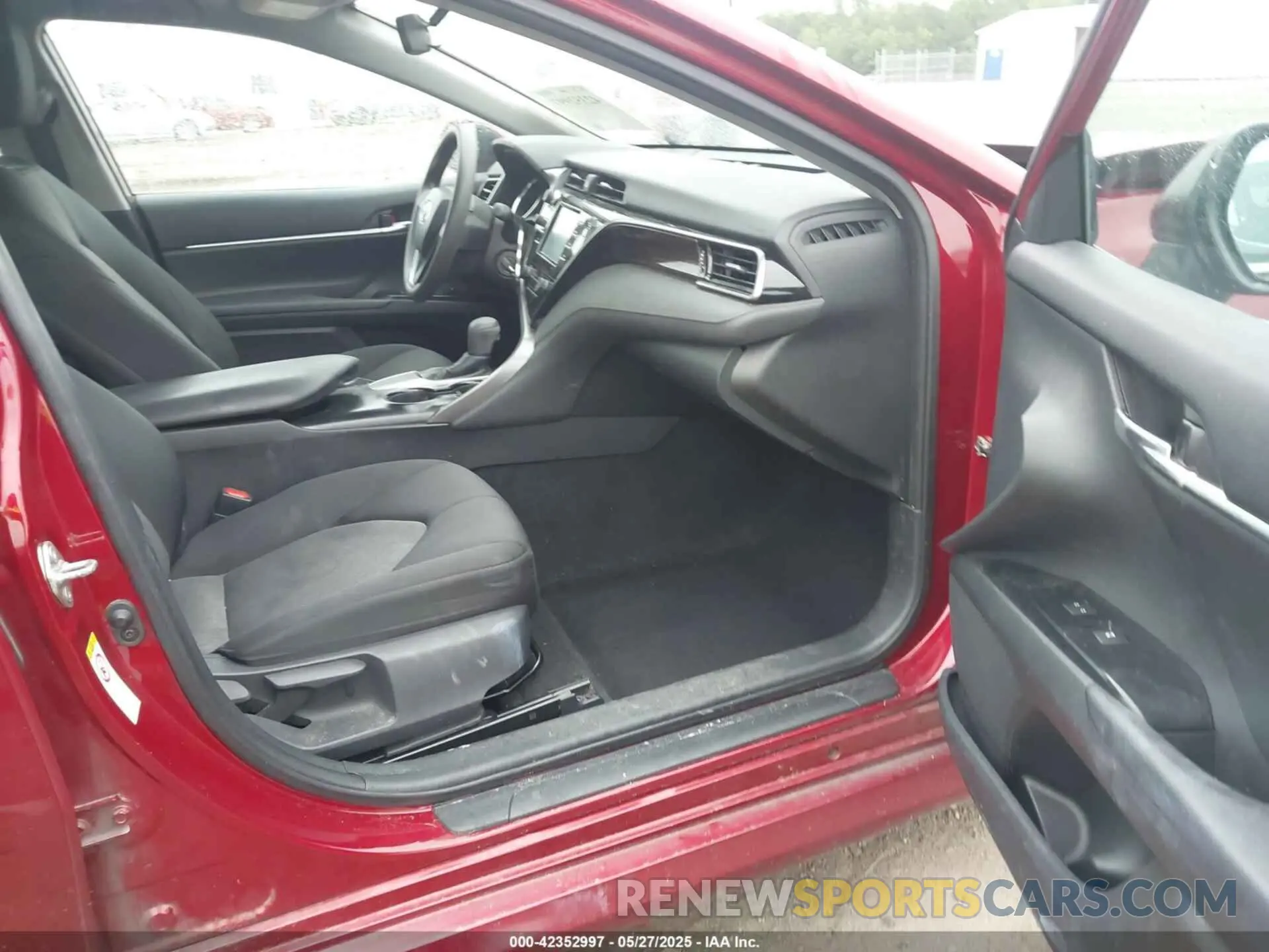 5 Photograph of a damaged car 4T1B11HK1KU701817 TOYOTA CAMRY 2019