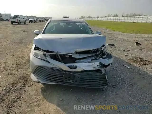 11 Photograph of a damaged car 4T1B11HK1KU704457 TOYOTA CAMRY 2019