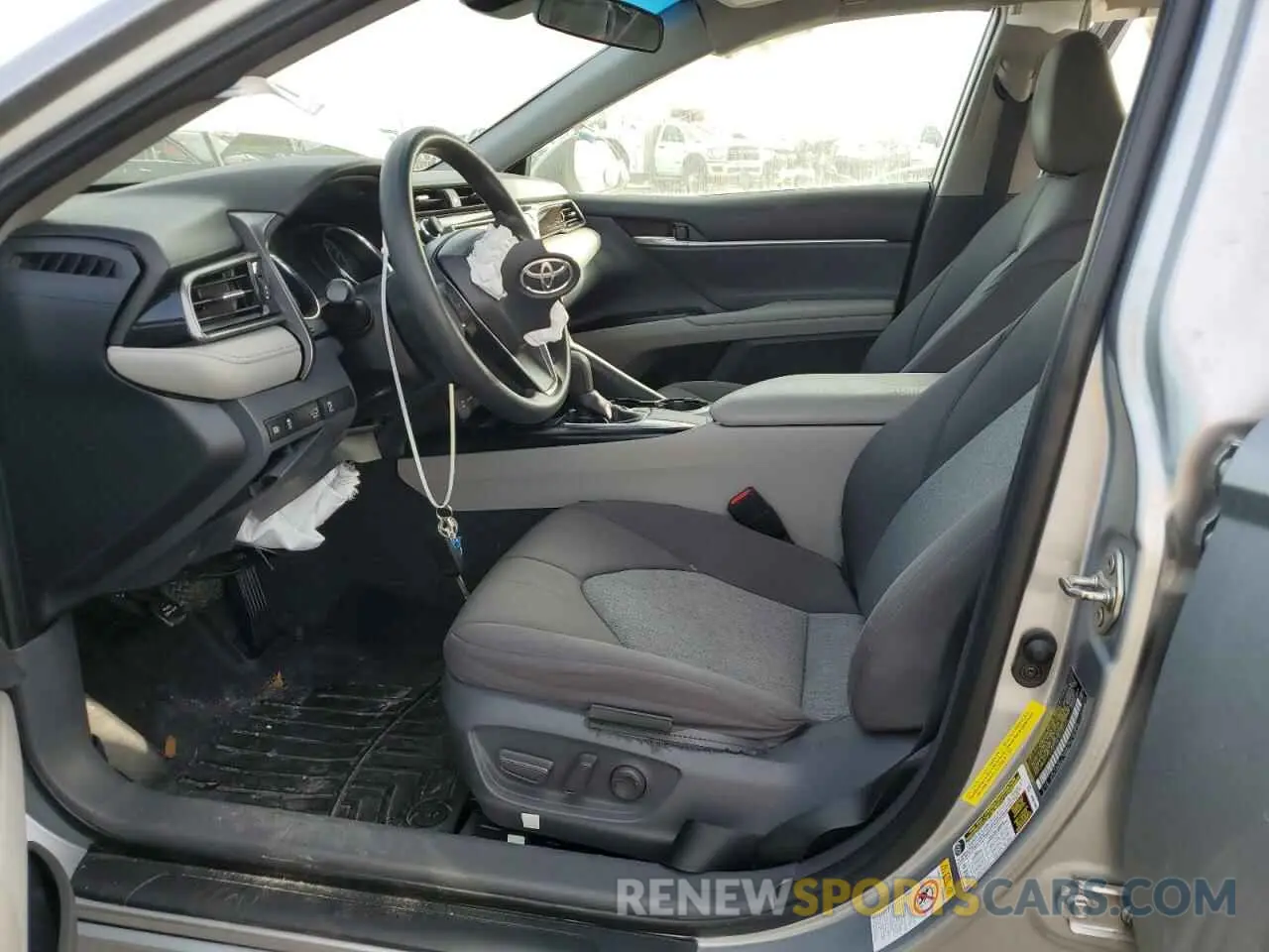 7 Photograph of a damaged car 4T1B11HK1KU704457 TOYOTA CAMRY 2019