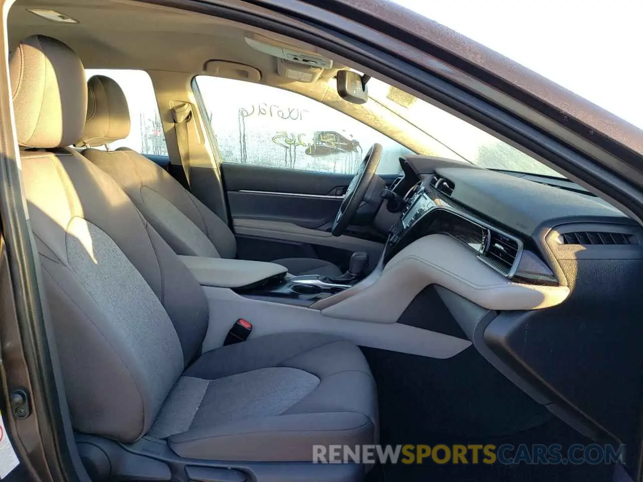 5 Photograph of a damaged car 4T1B11HK1KU706726 TOYOTA CAMRY 2019