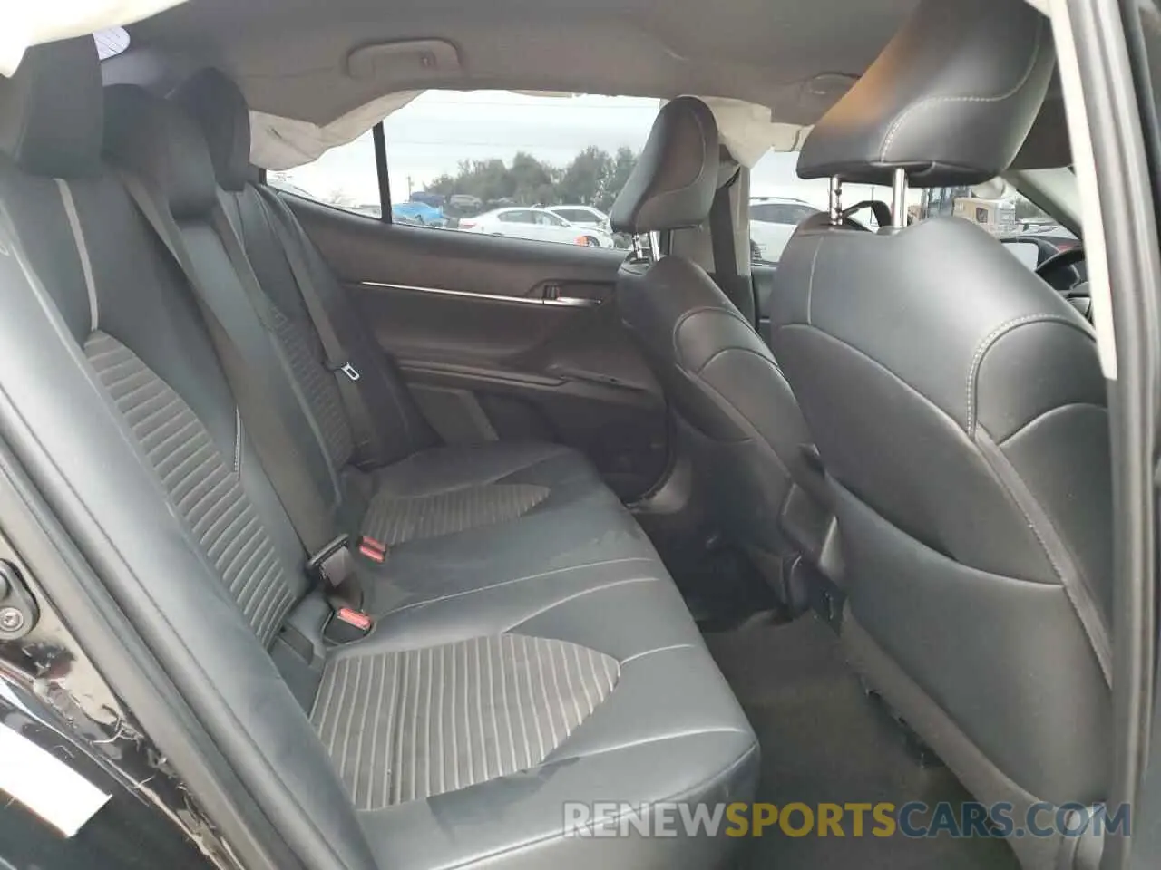 11 Photograph of a damaged car 4T1B11HK1KU715491 TOYOTA CAMRY 2019