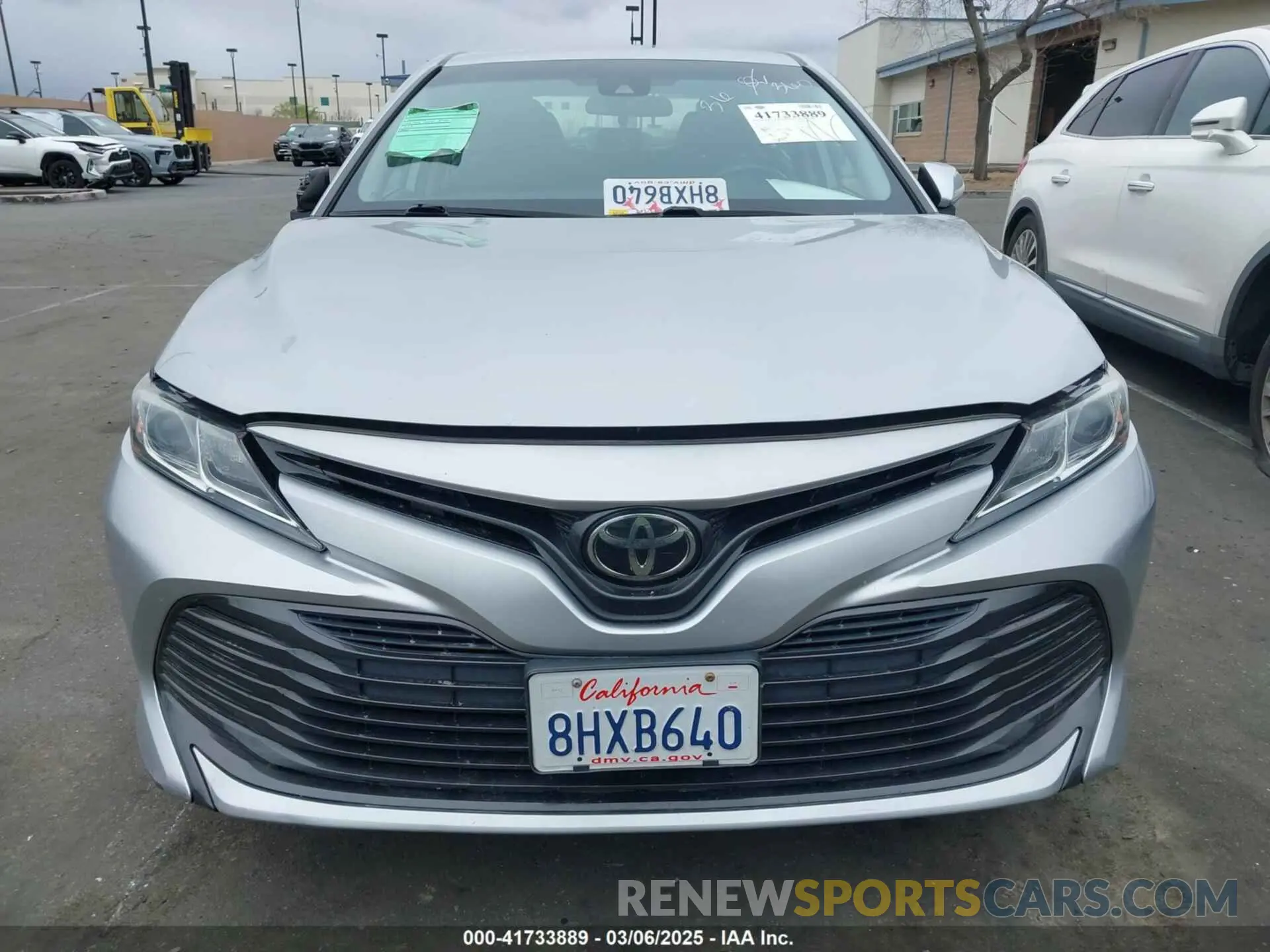 13 Photograph of a damaged car 4T1B11HK1KU717287 TOYOTA CAMRY 2019
