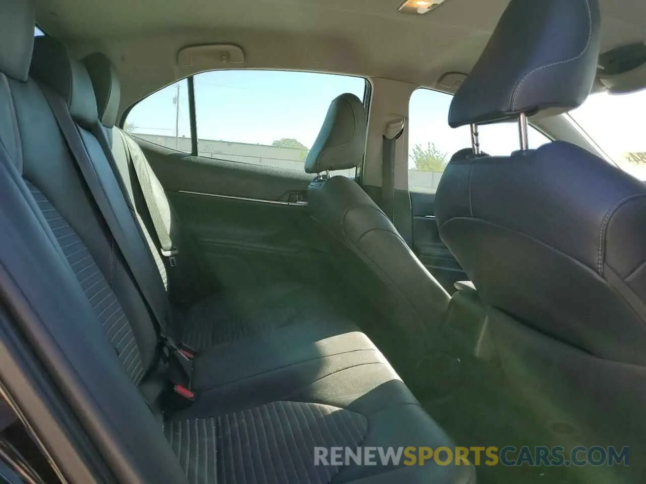 10 Photograph of a damaged car 4T1B11HK1KU723137 TOYOTA CAMRY 2019